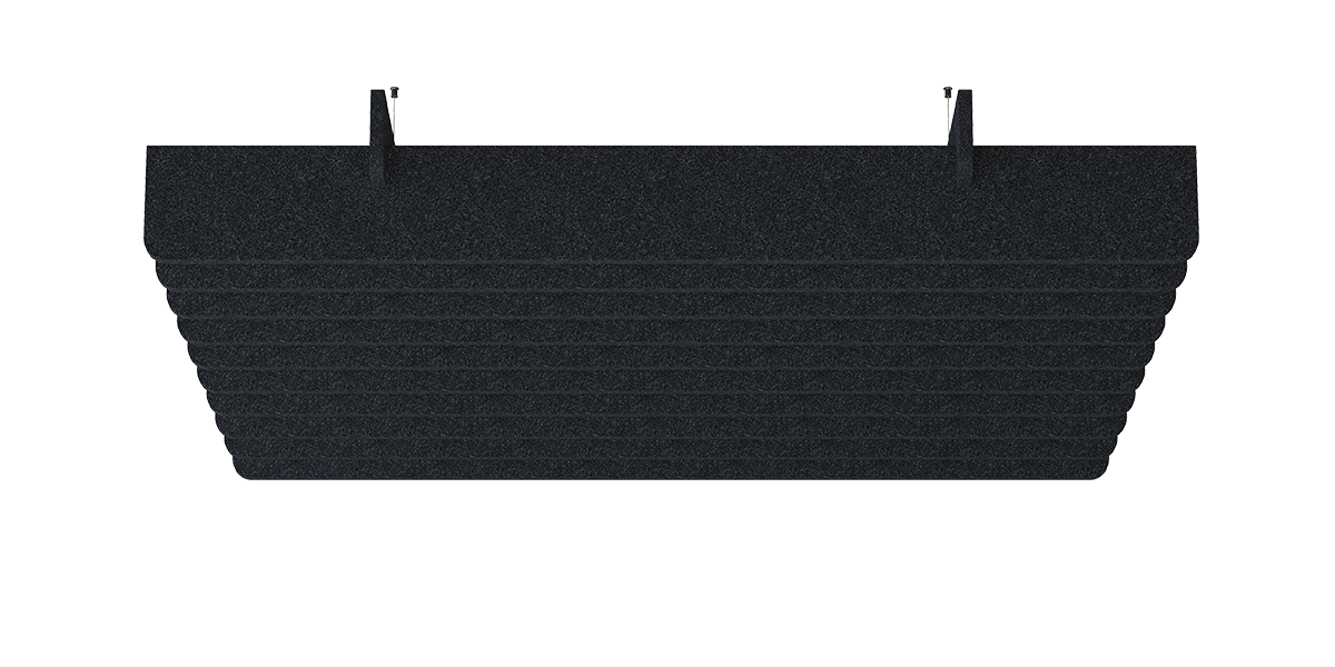 Deckenbaffel Sraight Modular – Deckenbaffel – Akustikpaneel in Schwarz mit strukturierten Linien zur Schallabsorption, montiert an einer Decke.