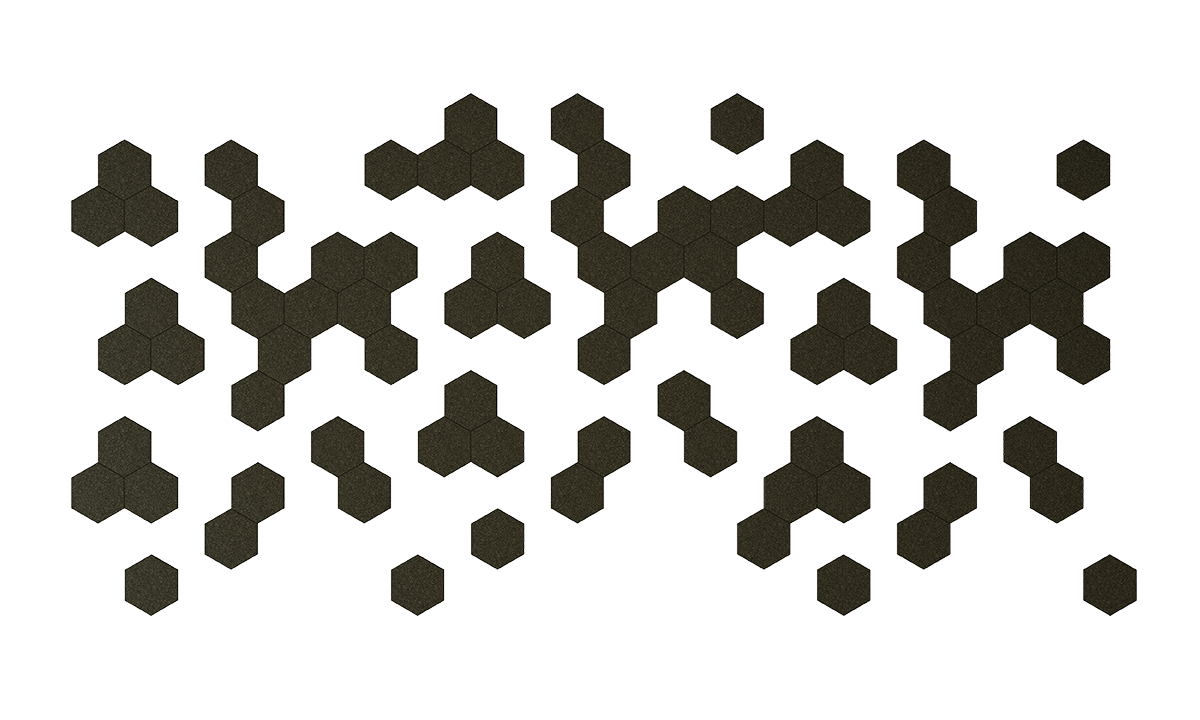 Wandverkleidung Hexagon – Akustische Wandverkleidung – Sechseckige Kacheln in dunkler Farbe, geometrisch angeordnet für eventuell Boden- oder Wandgestaltung.