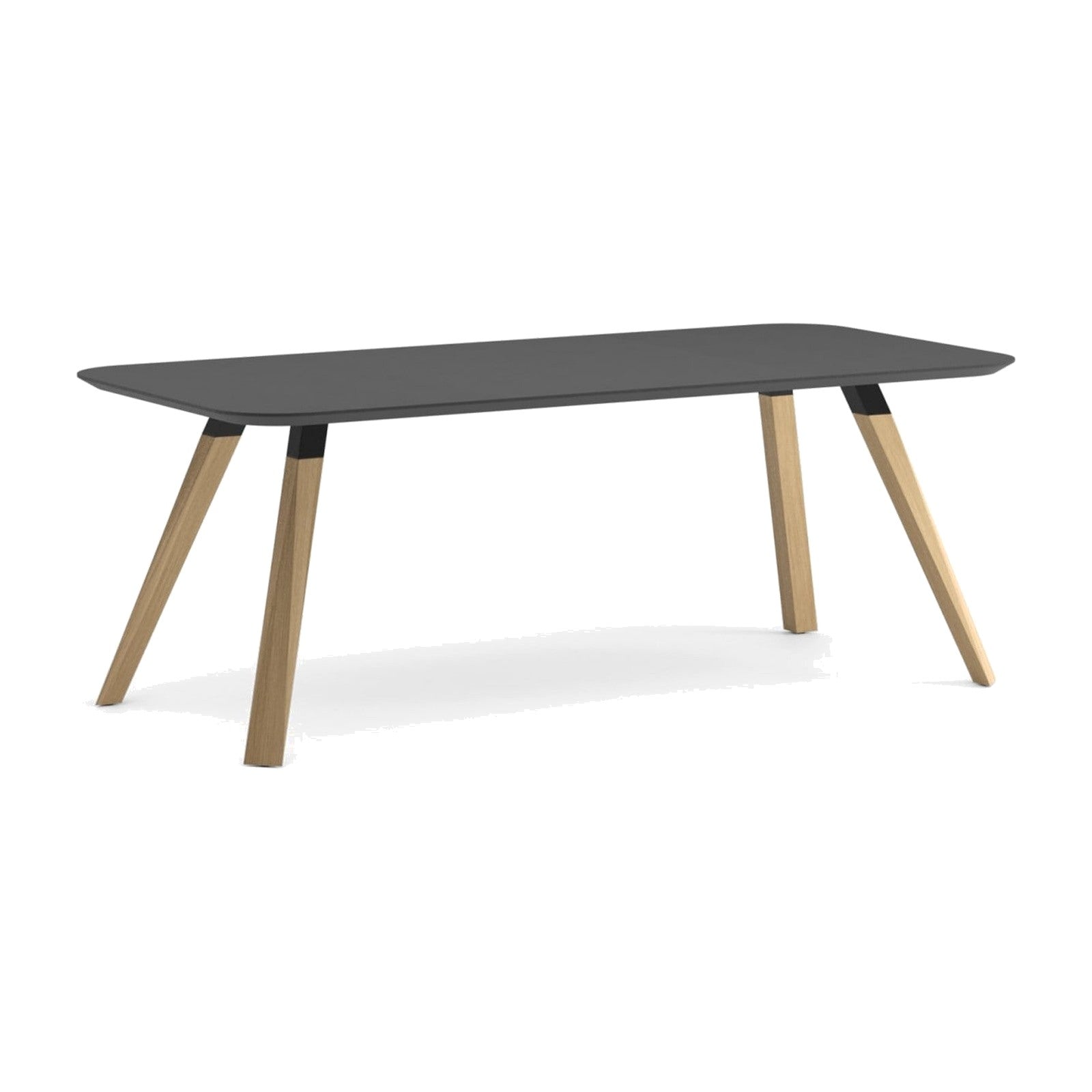 Oblique Tisch | 200 × 96 cm von Prostoria, freigestellt vor weissem Hintergrund, Schrägansicht von vorne.