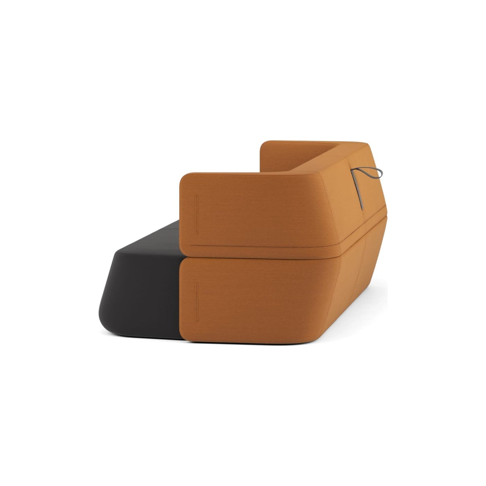 Revolve Schlafsofa | 3-Sitzer von Prostoria, freigestellt vor weissem Hintergrund, Ansicht von schräg hinten.