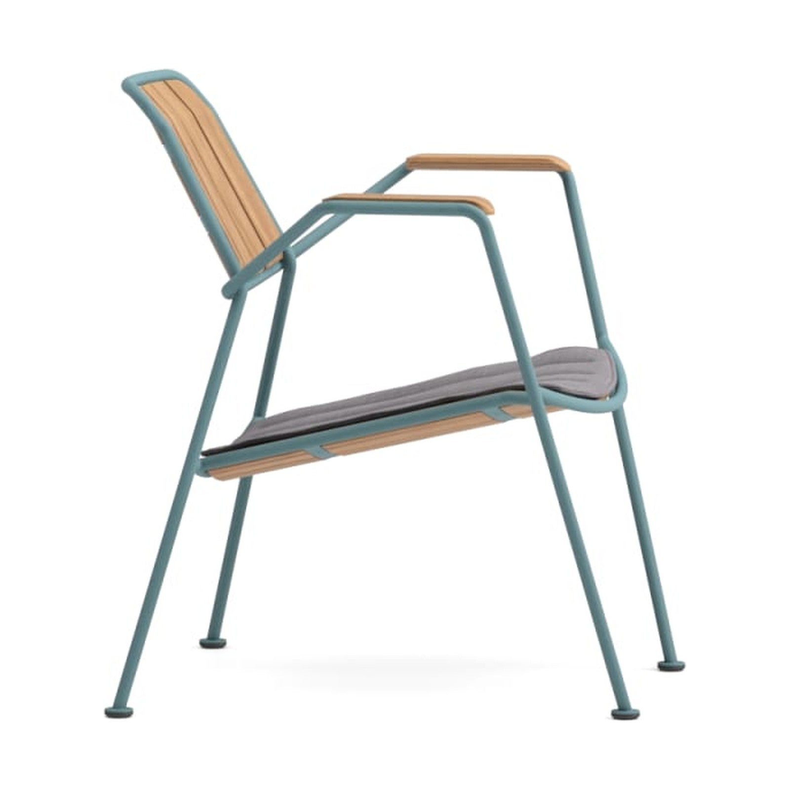 Osmo Sessel | Outdoor von Prostoria, freigestellt vor weissem Hintergrund, Seitenansicht.