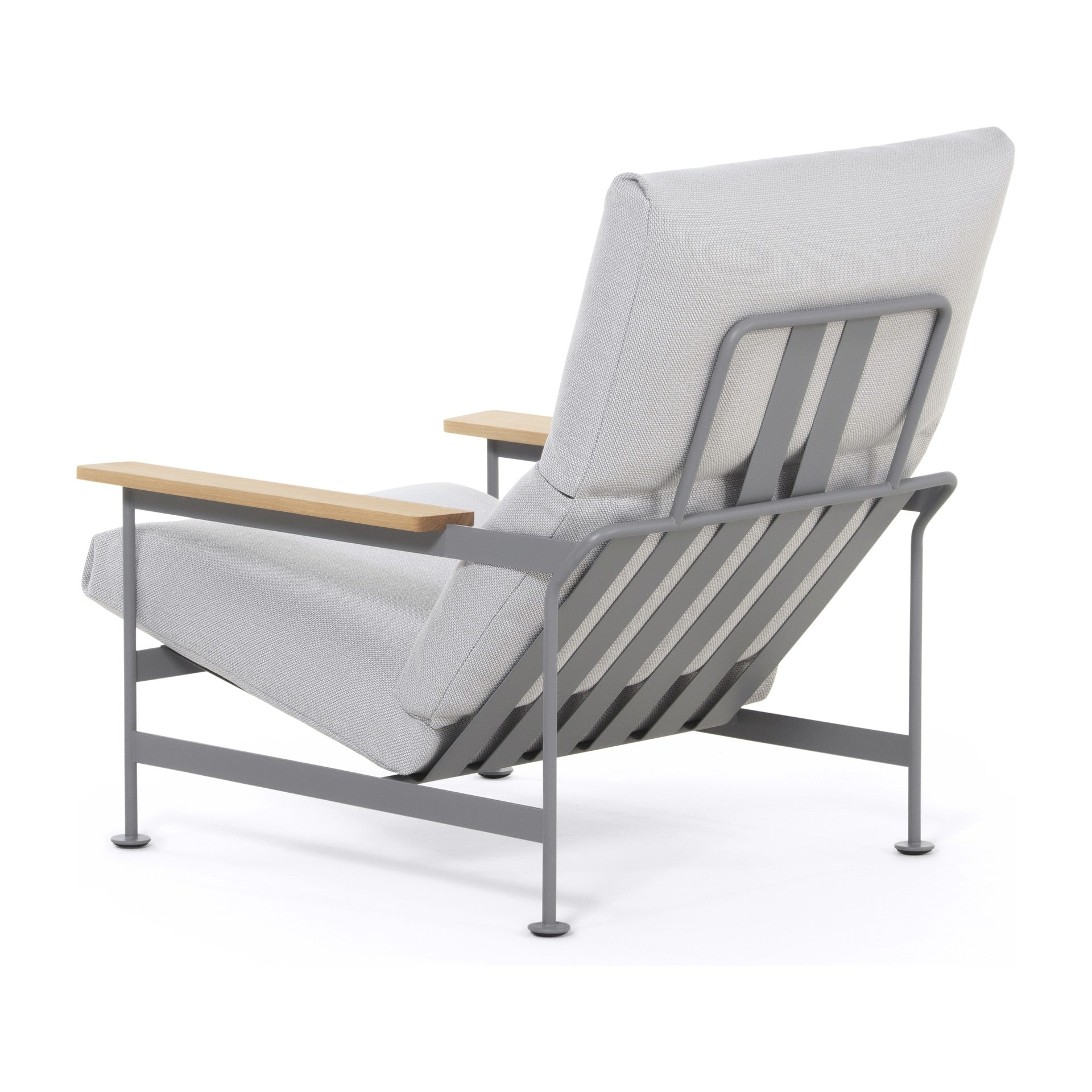 Jugo Armsessel | Outdoor von Prostoria, freigestellt vor weissem Hintergrund, Ansicht von schräg hinten.