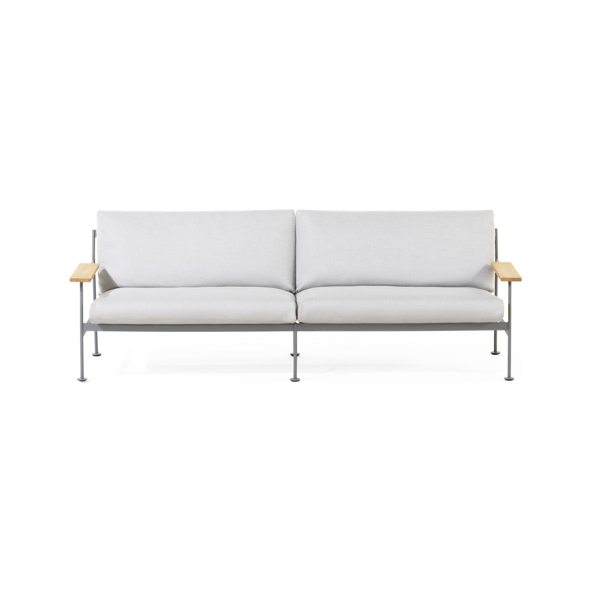 Jugo Sofa | Outdoor von Prostoria, freigestellt vor weissem Hintergrund, Schrägansicht von vorne.