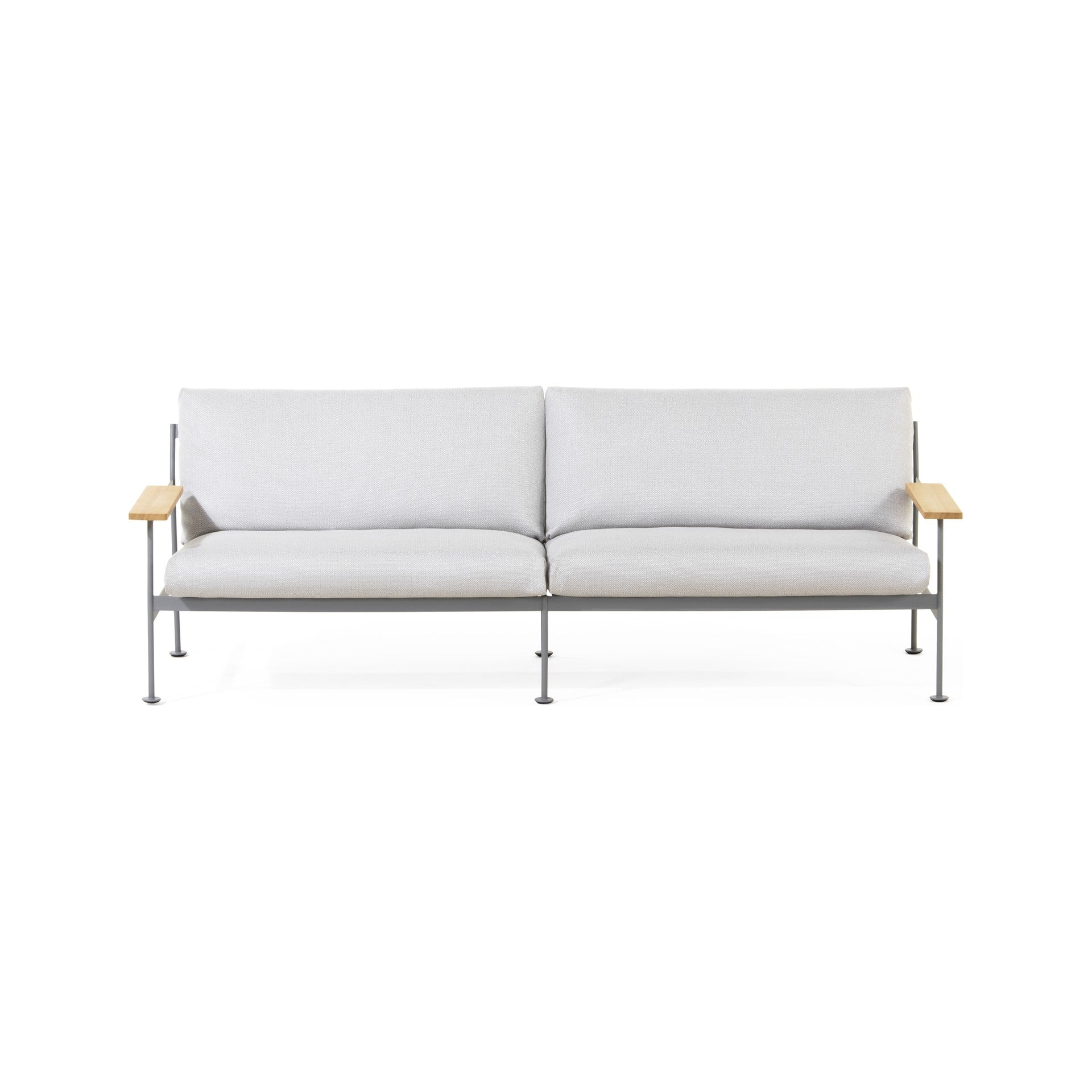 Jugo Sofa | Outdoor von Prostoria, freigestellt vor weissem Hintergrund, Schrägansicht von vorne.