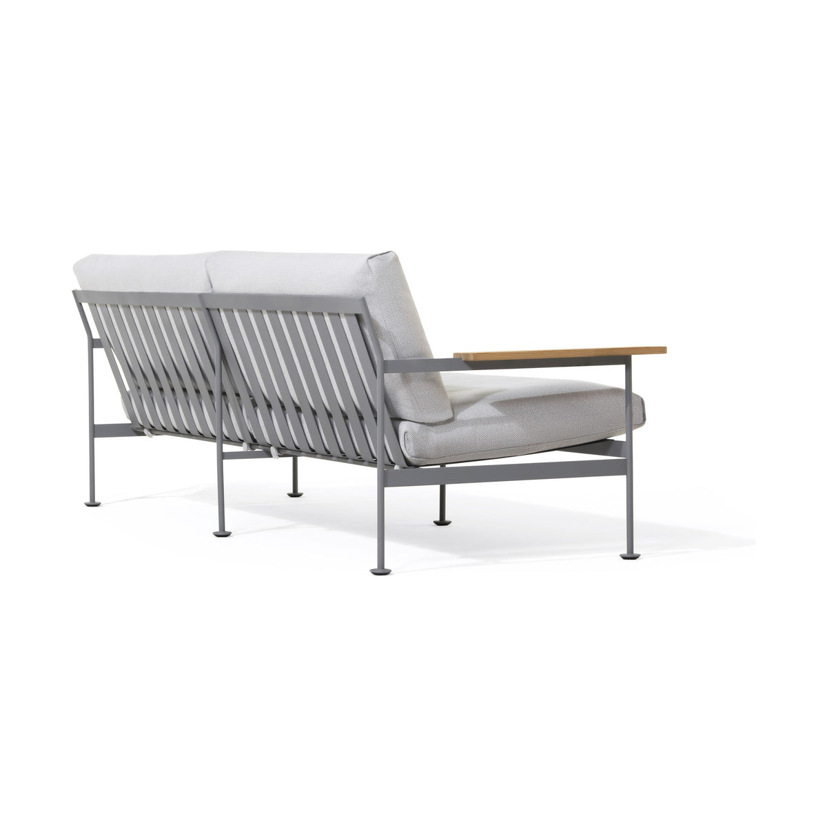 Jugo Sofa | Outdoor von Prostoria, freigestellt vor weissem Hintergrund, Ansicht von schräg hinten.