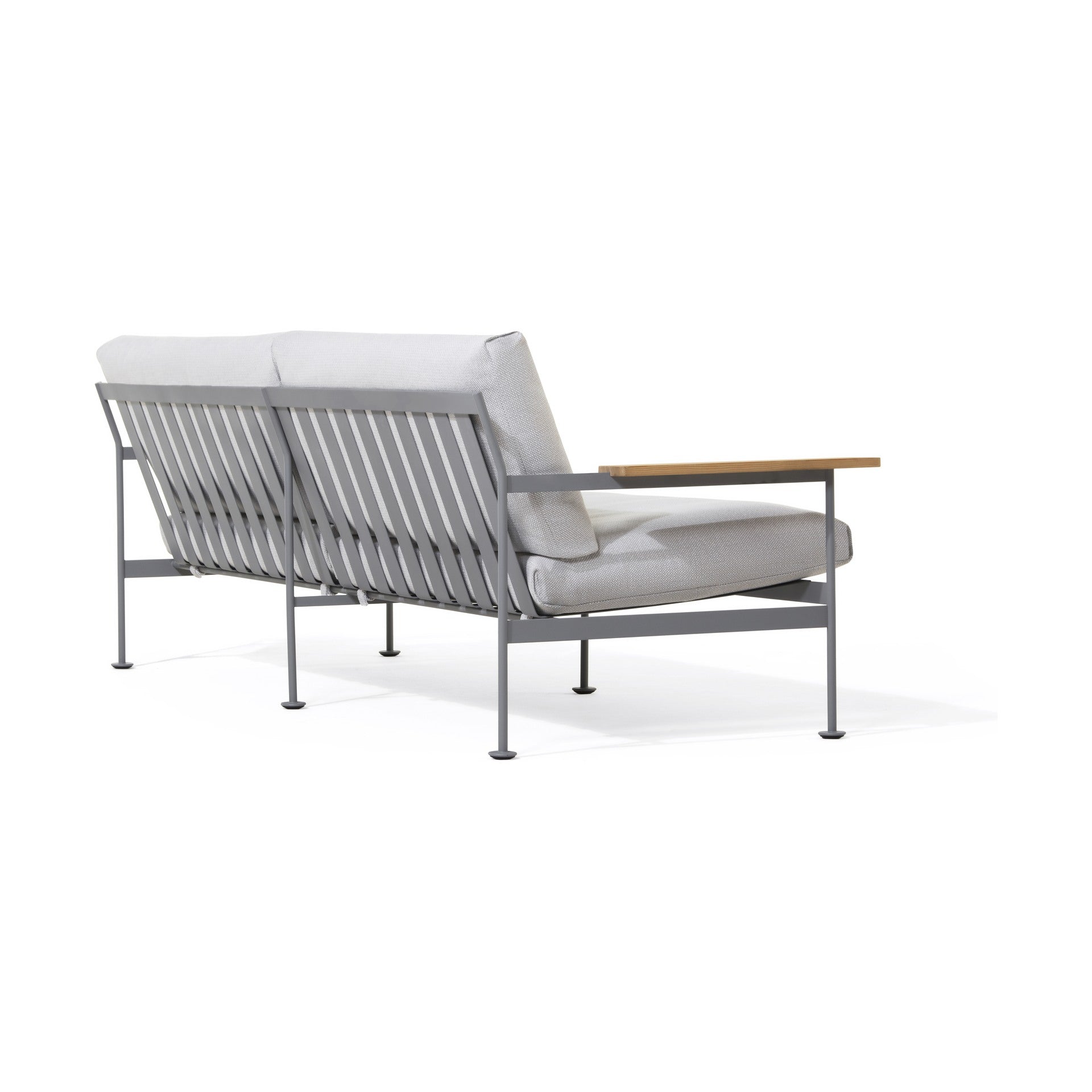 Jugo Sofa | Outdoor von Prostoria, freigestellt vor weissem Hintergrund, Ansicht von schräg hinten.