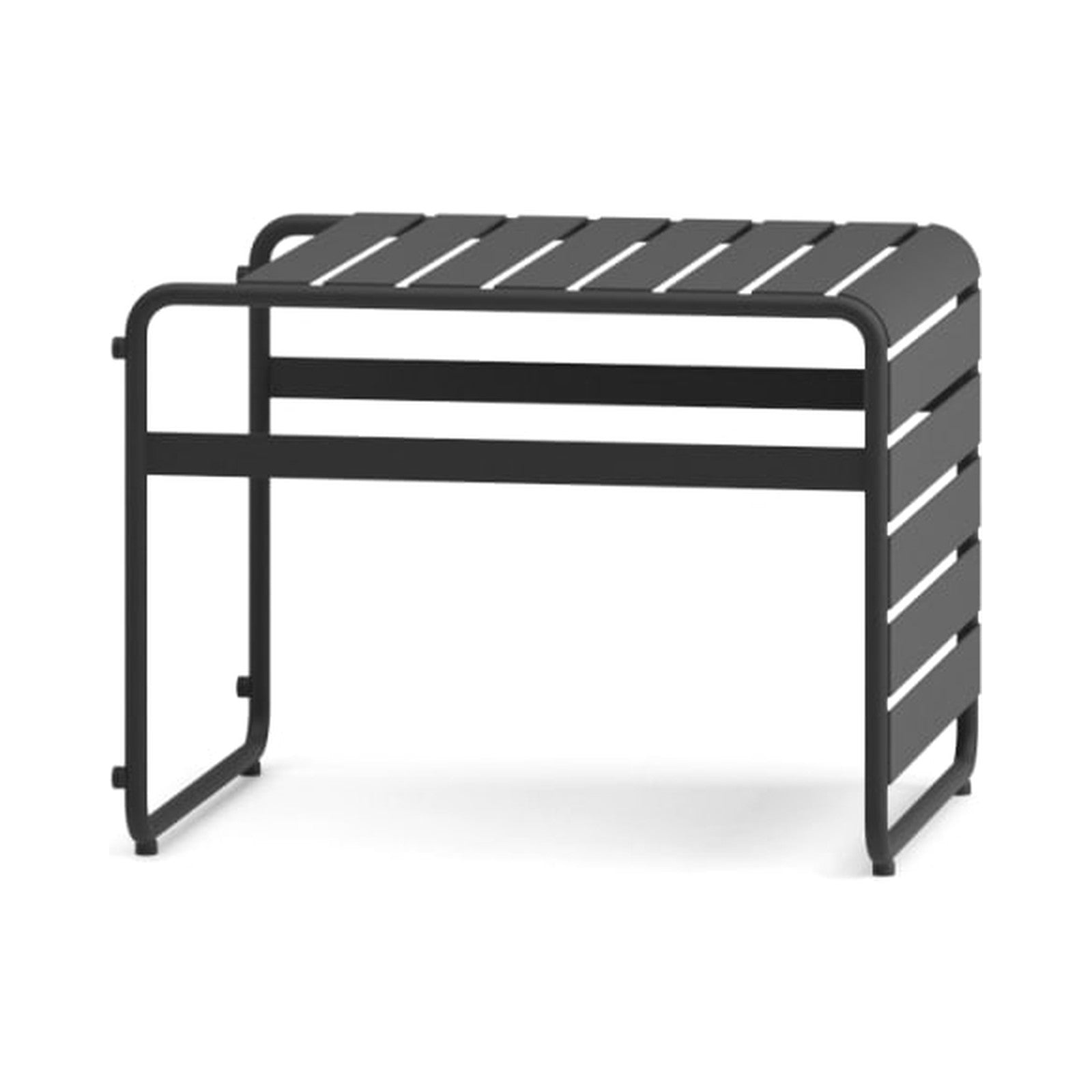 Jugo Couchtisch | Outdoor von Prostoria, freigestellt vor weissem Hintergrund, Seitenansicht.