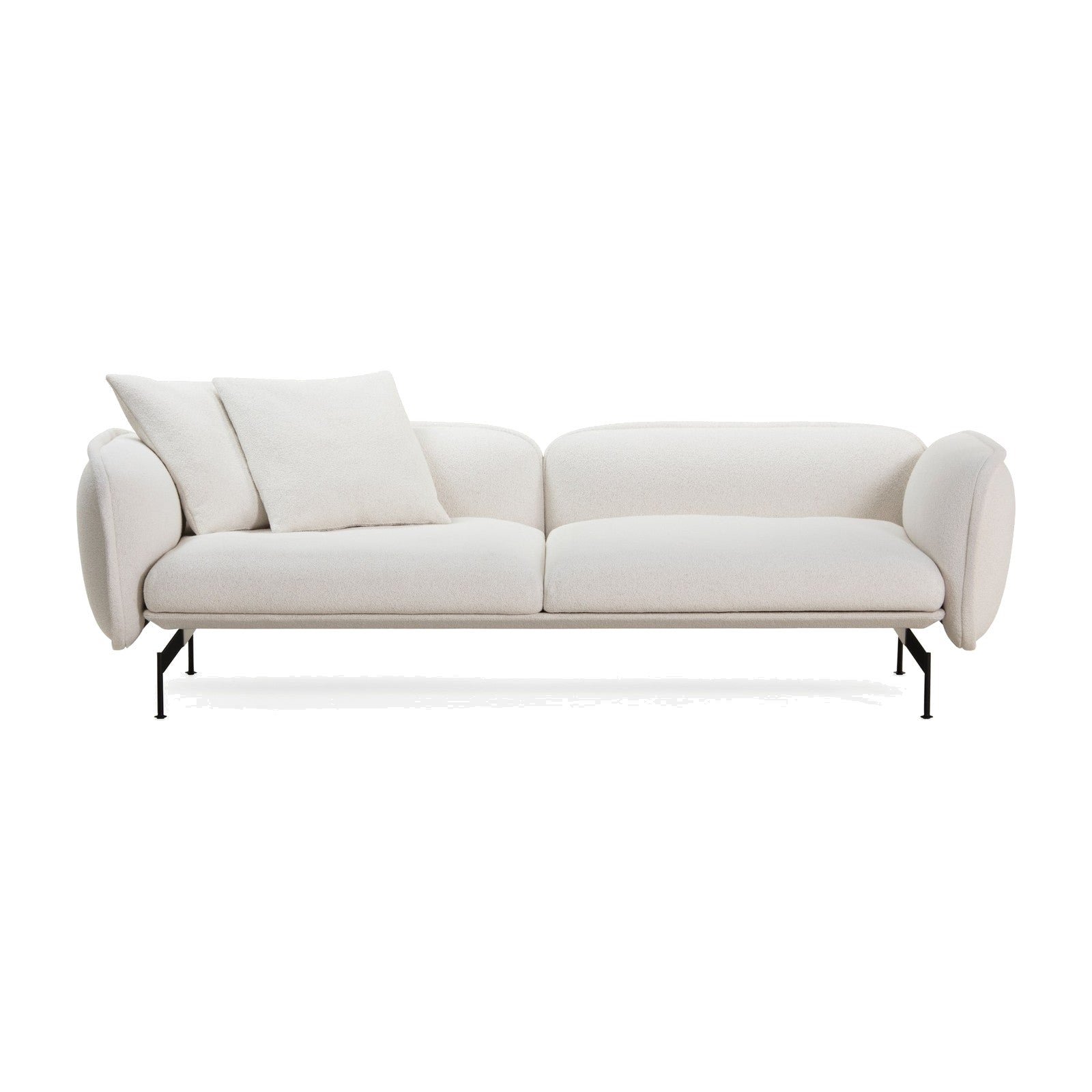 Echo Sofa | 2,5-Sitzer von Prostoria, freigestellt vor weissem Hintergrund, Schrägansicht von vorne.
