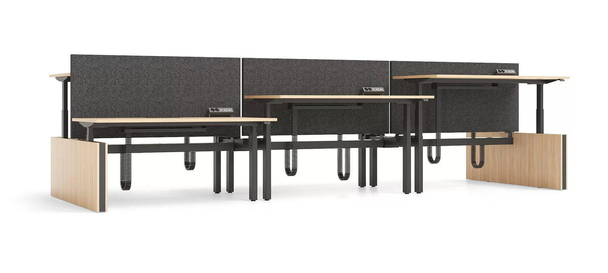 Motion | Bench – Bench-Arbeitsplatzsystem – Höhenverstellbare Schreibtischkombination mit schwarzen Trennwänden und Holzoberfläche, stabiler Metallgestell.