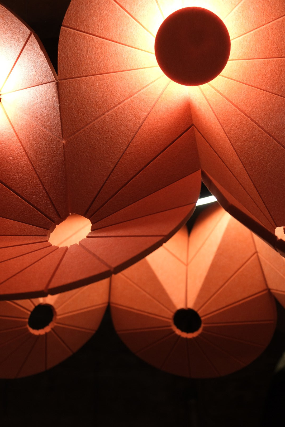 Dekorative Beleuchtung Oloid – Akustische Beleuchtung – Produktabbildung 12