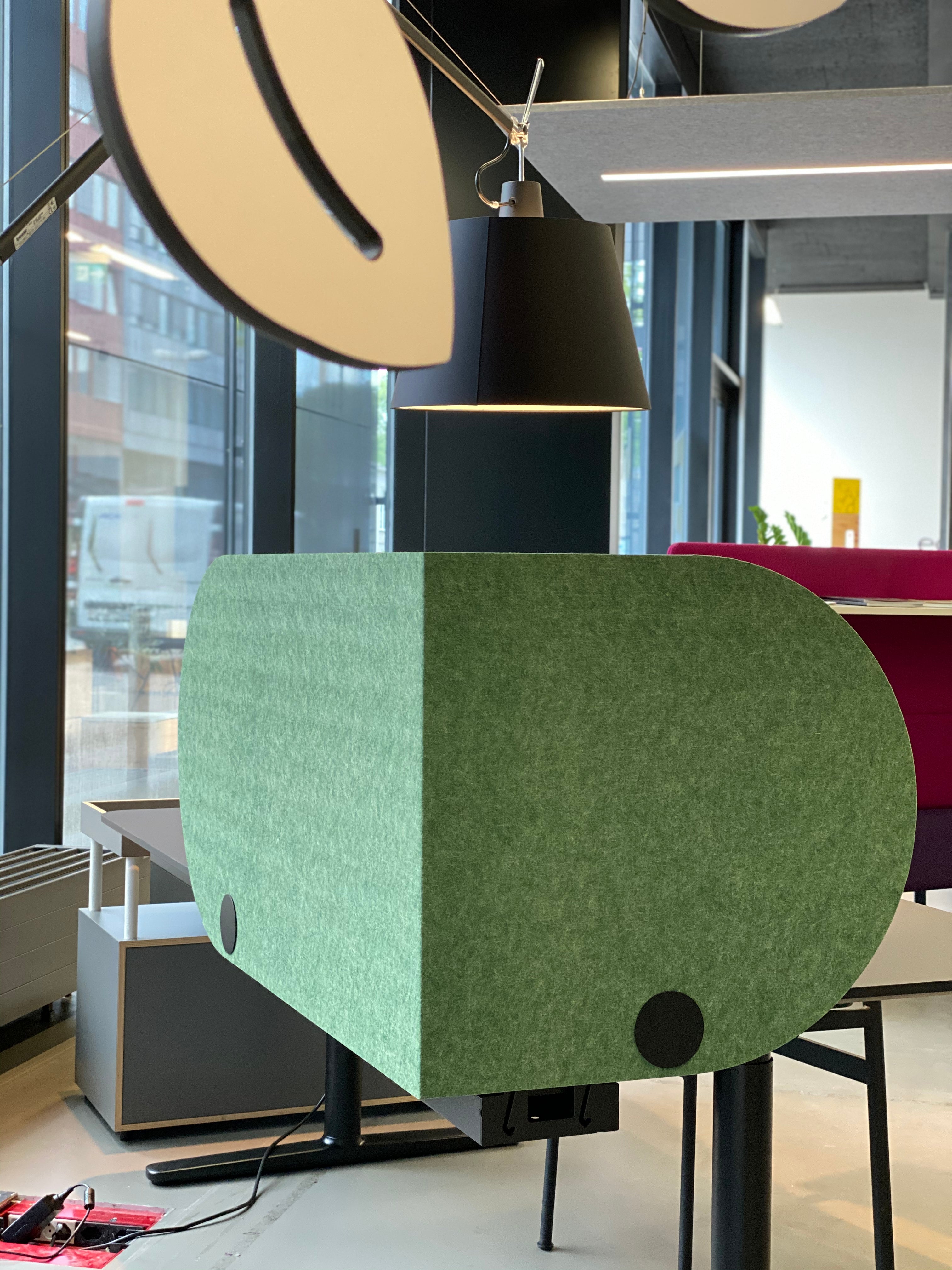 Arbeitsplatztrenner Half Moon – Akustische Tischtrenner – Produktabbildung 8