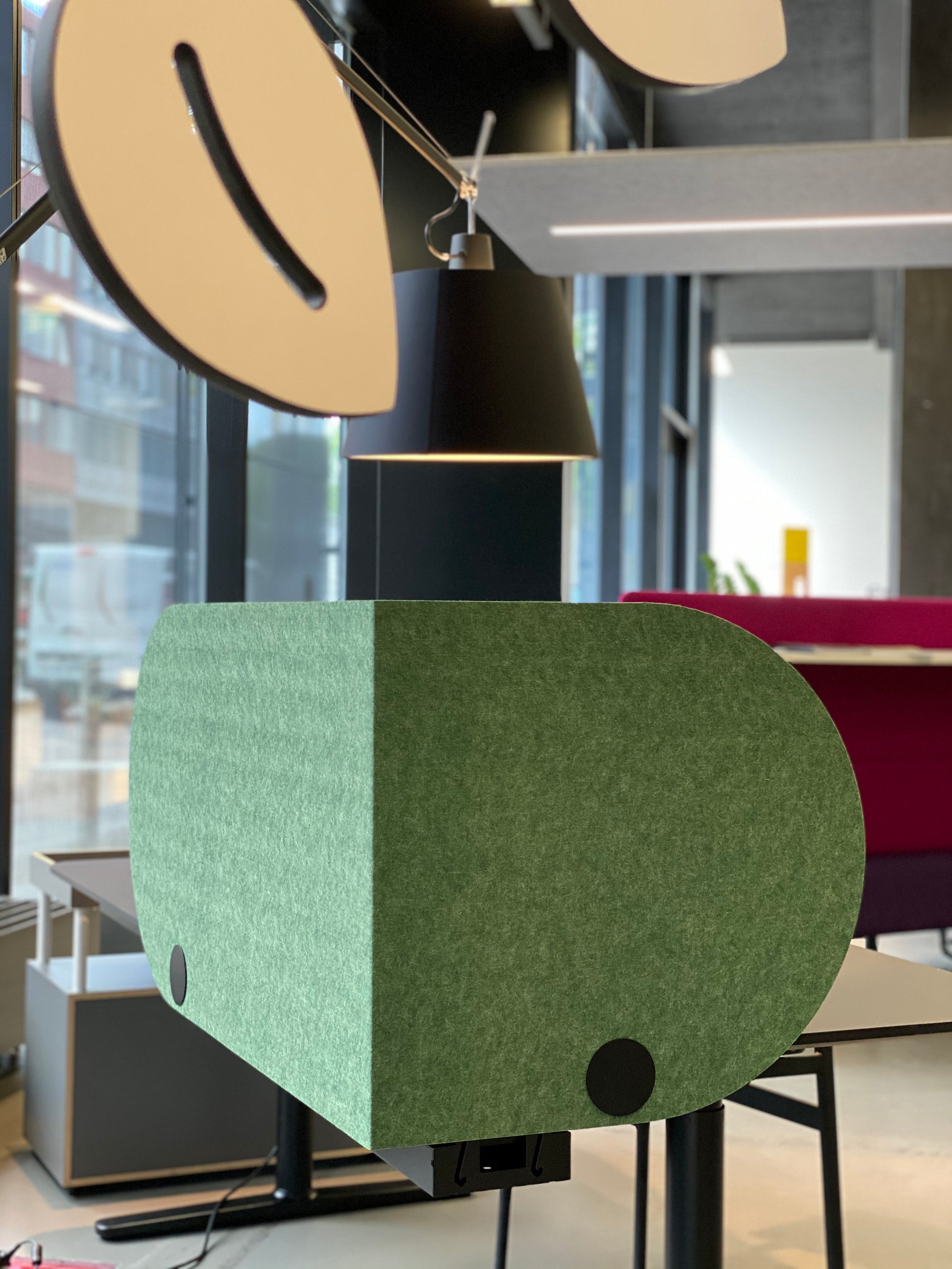 Arbeitsplatztrenner Half Moon – Akustische Tischtrenner – Produktabbildung 9