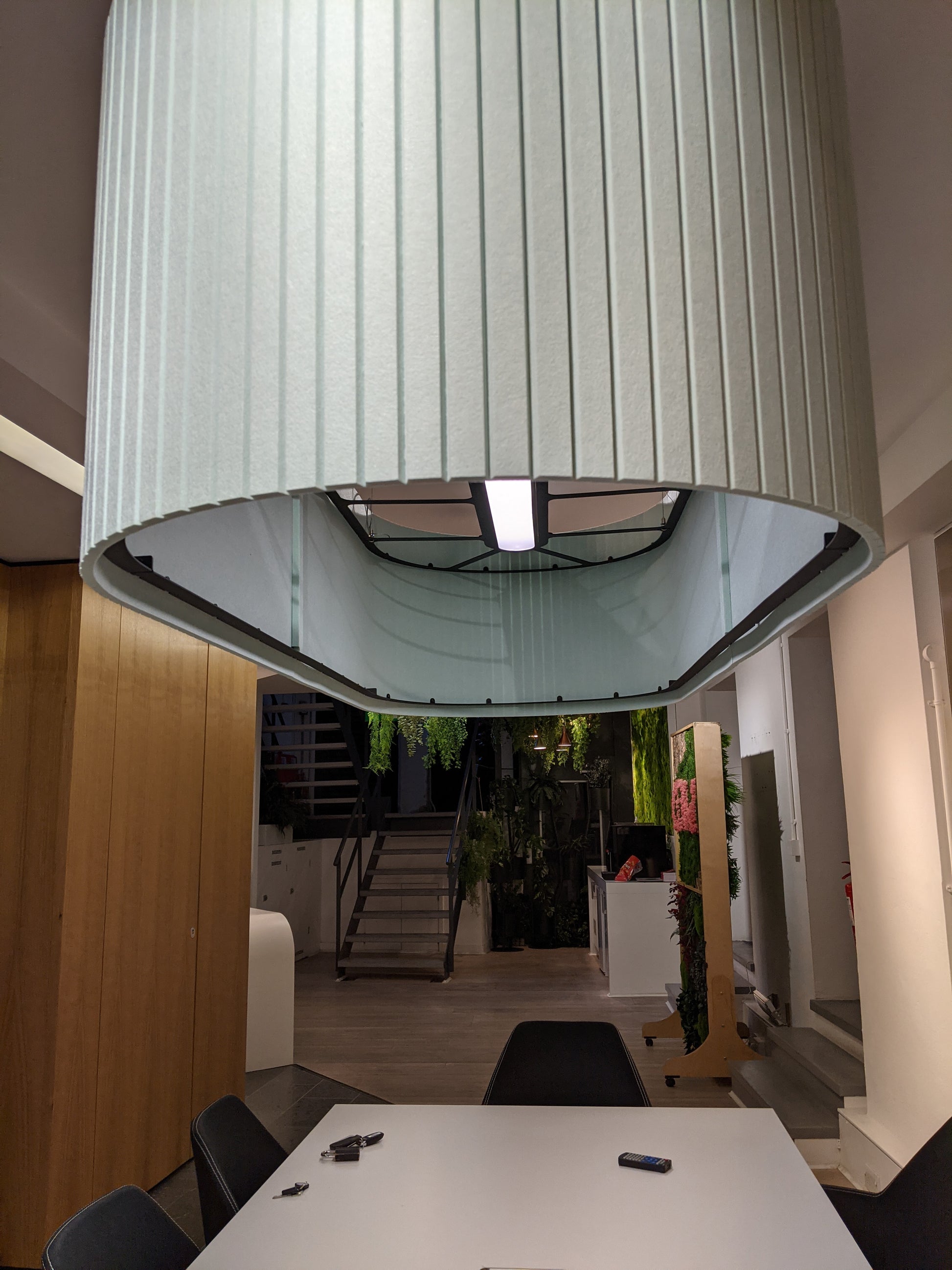 Akustische Pendelleuchte Umbra Long – Akustische Beleuchtung – Produktabbildung 6