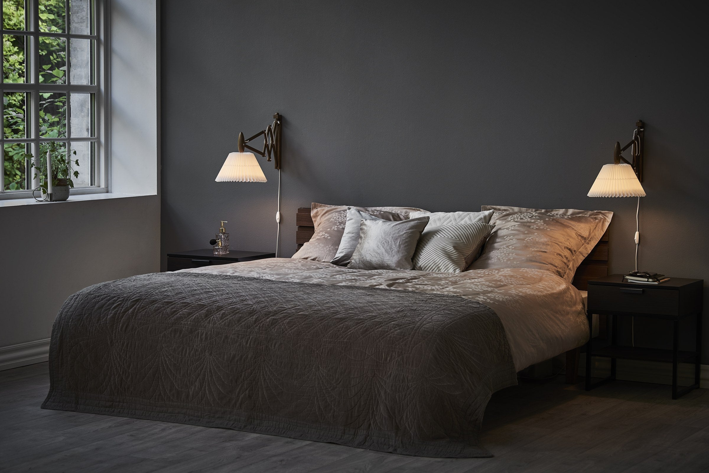Modell 223-2 Sax Wandleuchte von LE KLINT, im Raum