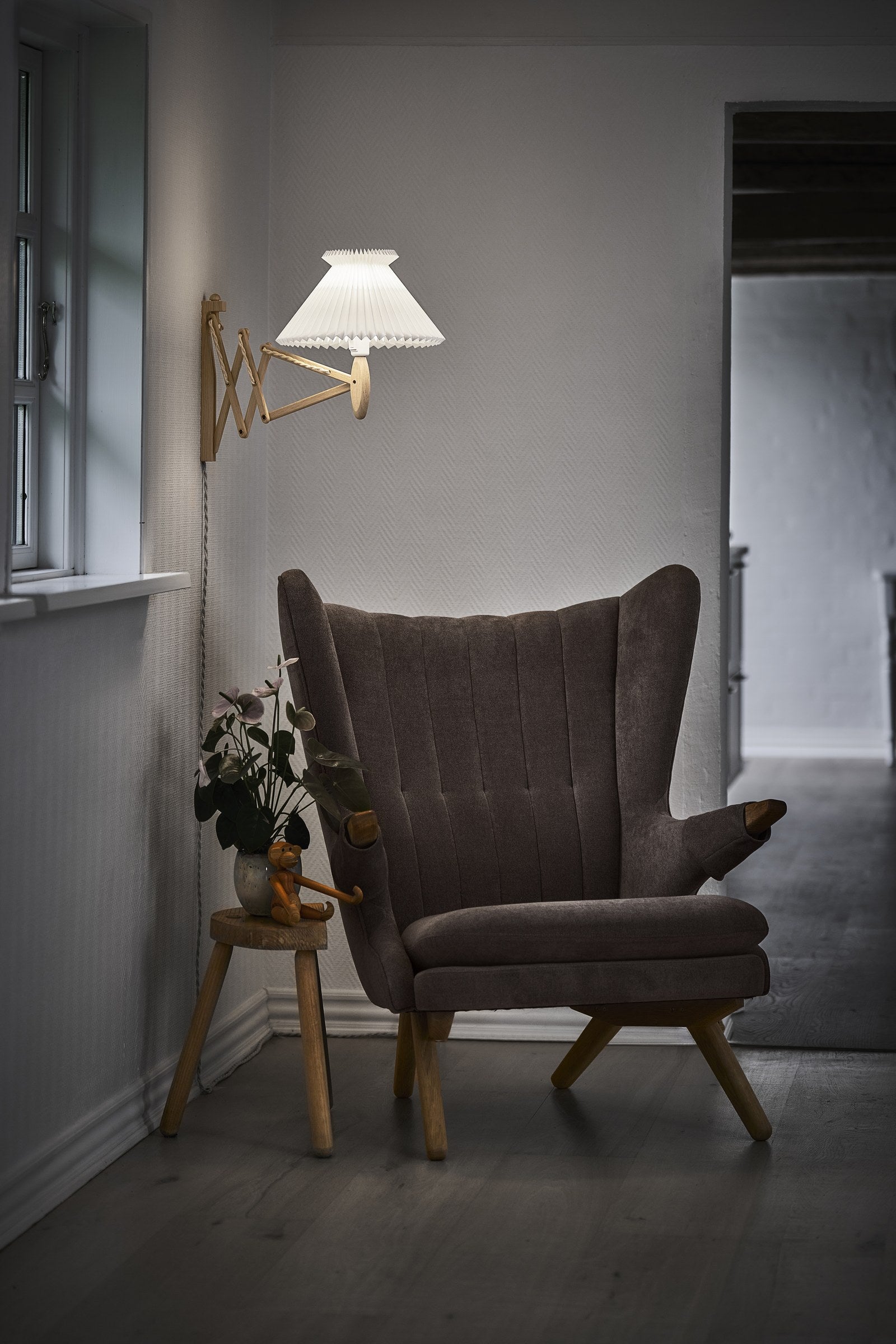 Modell 224-6 Sax Jubiläum Wandleuchte von LE KLINT, im Raum