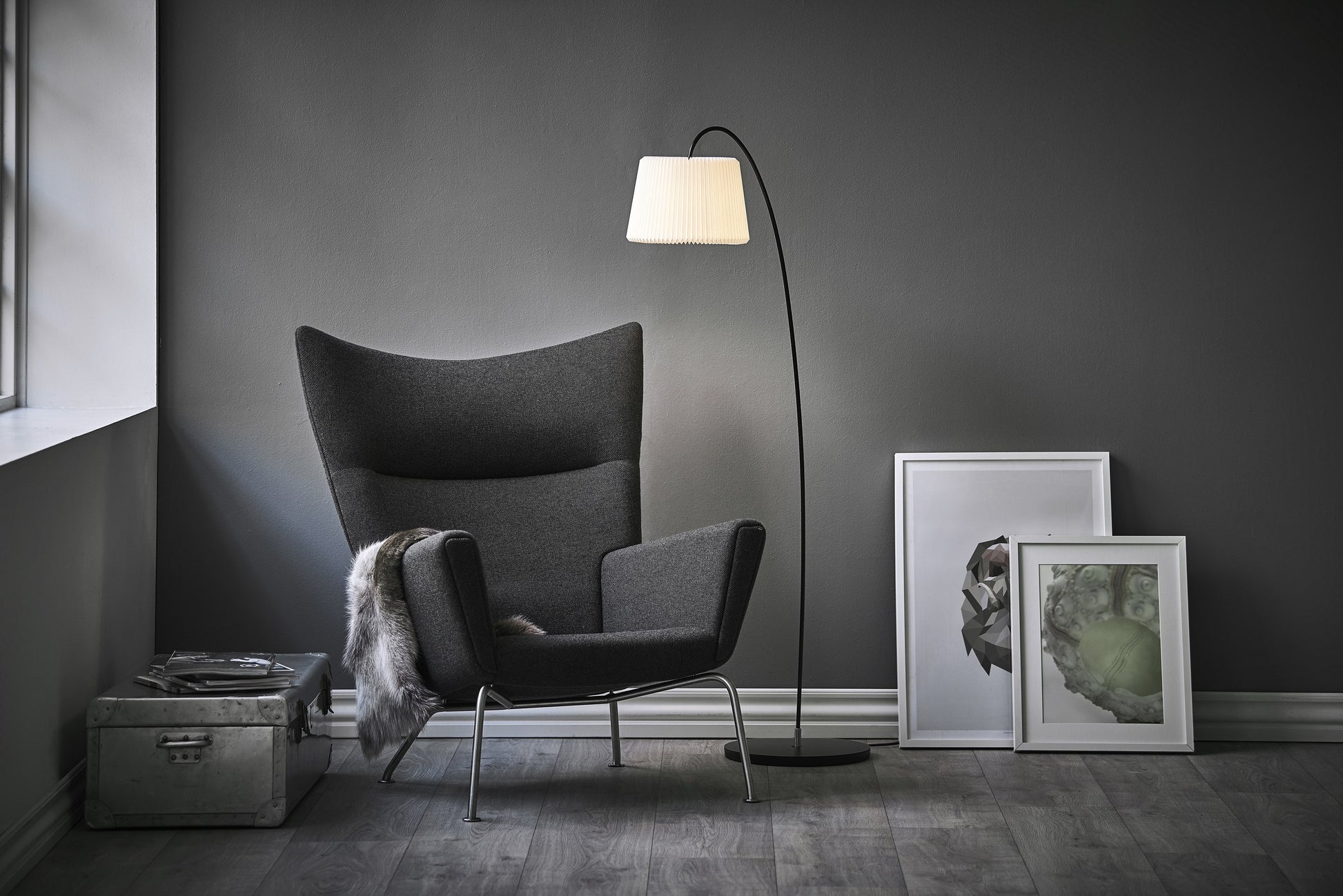 Modell 320 Snowdrop Stehleuchte von LE KLINT, Anwendungsbeispiel