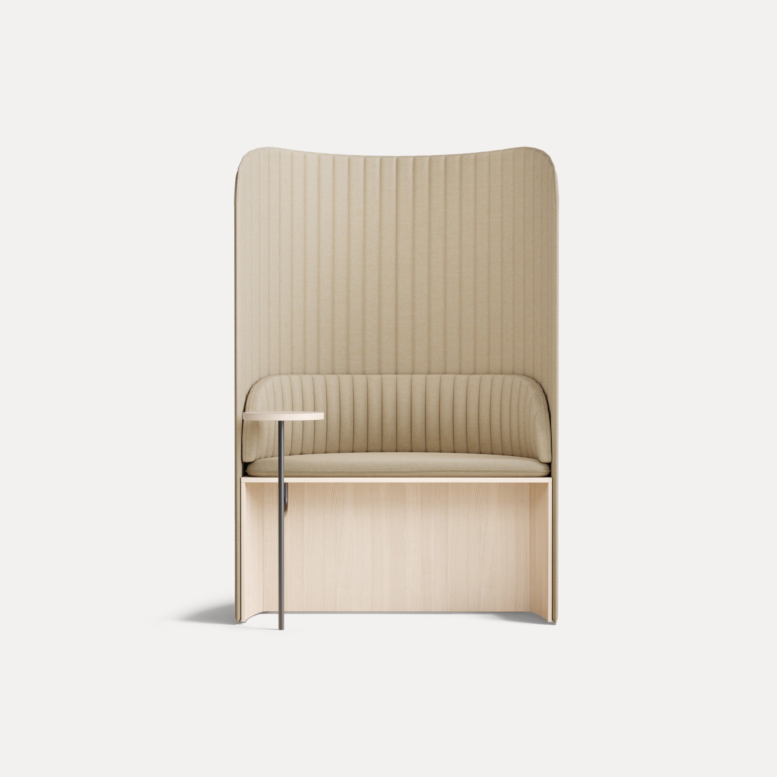 Focus Pod – Akustische Loungemöbel – Schalensofa mit beiger Textilpolsterung und seitlichem Tisch. Holzgestell in heller Ausführung, hohe Rückenlehne.