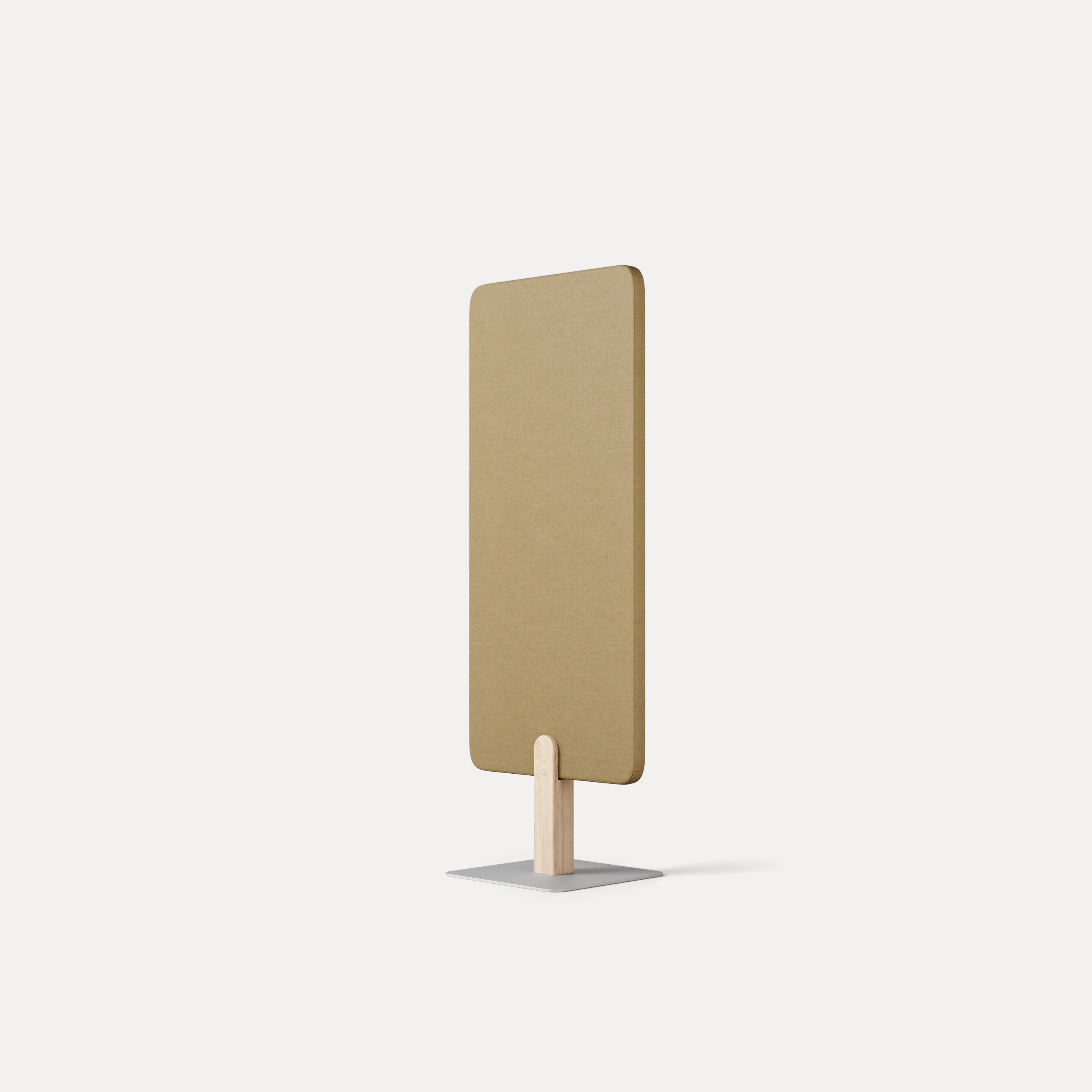 Skog – Stellwände – Hochformatiger Raumteiler mit beigem, gepolstertem Paneel und hölzernem Standfuß auf quadratischer Metallbasis.