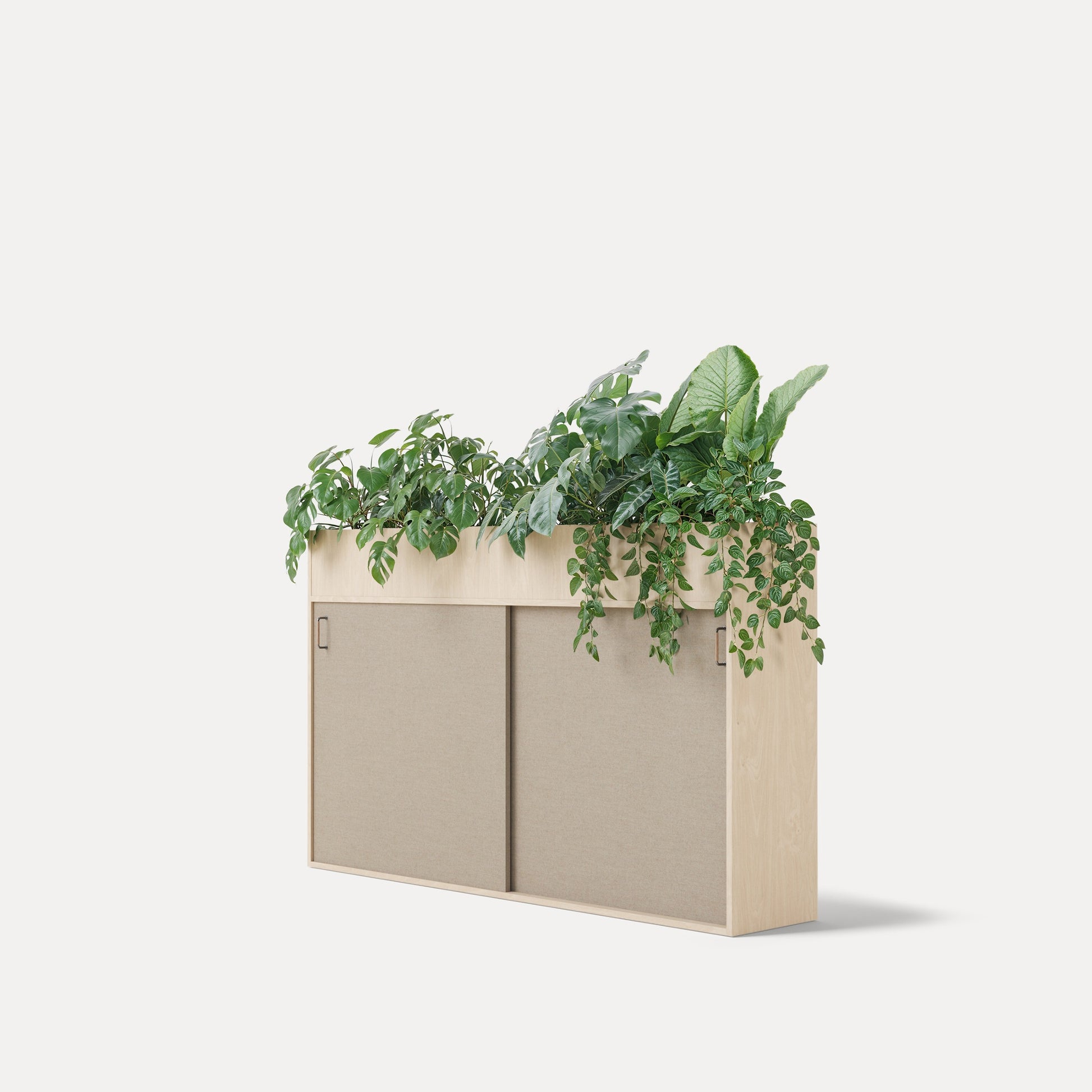 Zorla Storage – Schallabsorbierender Stauraum – Holzregal mit bepflanztem Oberteil, zwei Schiebetüren in beige, in neutraler Umgebung.