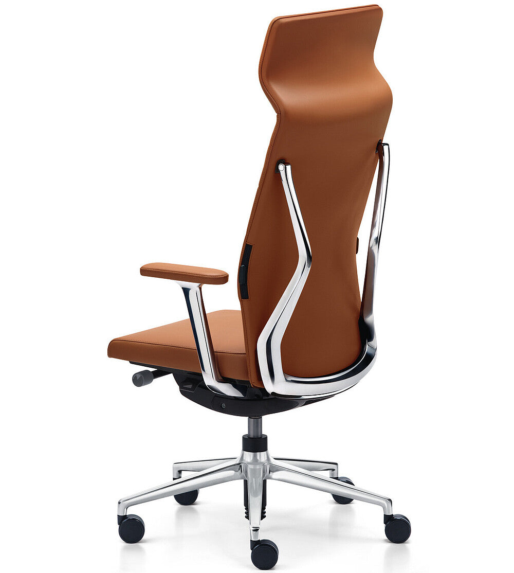 Ergonomischer Bürostuhl crossline: Hochwertiger Bürostuhl mit braunem Kunstlederbezug und chromfarbenem Gestell, drehbar mit fünf Rollen.