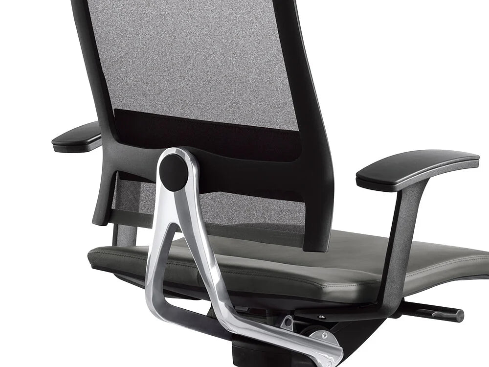 Ergonomischer Bürostuhl open-up: Ergonomischer Bürostuhl mit Netzrückenlehne, schwarzem Gestell und grauem Sitzpolster, Seitenteile in Schwarz.