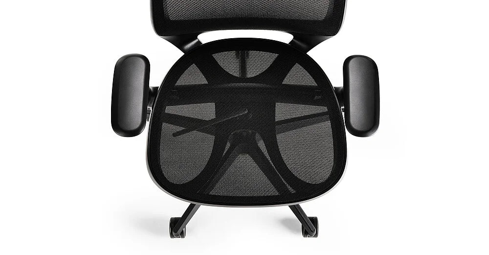 se:air – ergonomischer Bürostuhl – Draufsicht auf einen ergonomischen Bürostuhl mit Netzbezug und Armlehnen in Schwarz. Rollen sorgt für Mobilität.