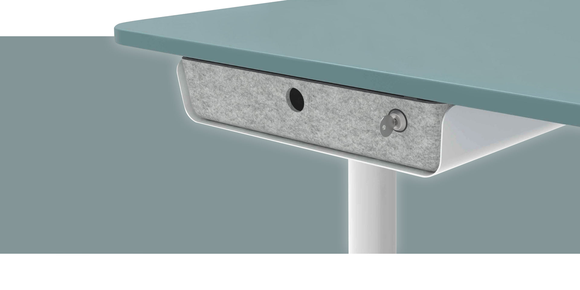 se:lab e-desk A – elektrisch höhenverstellbarer Schreibtisch – Grüner Tisch mit grauer Schublade aus Filz und weissem Gestell. Schublade besitzt einen Zugang für Kabel.
