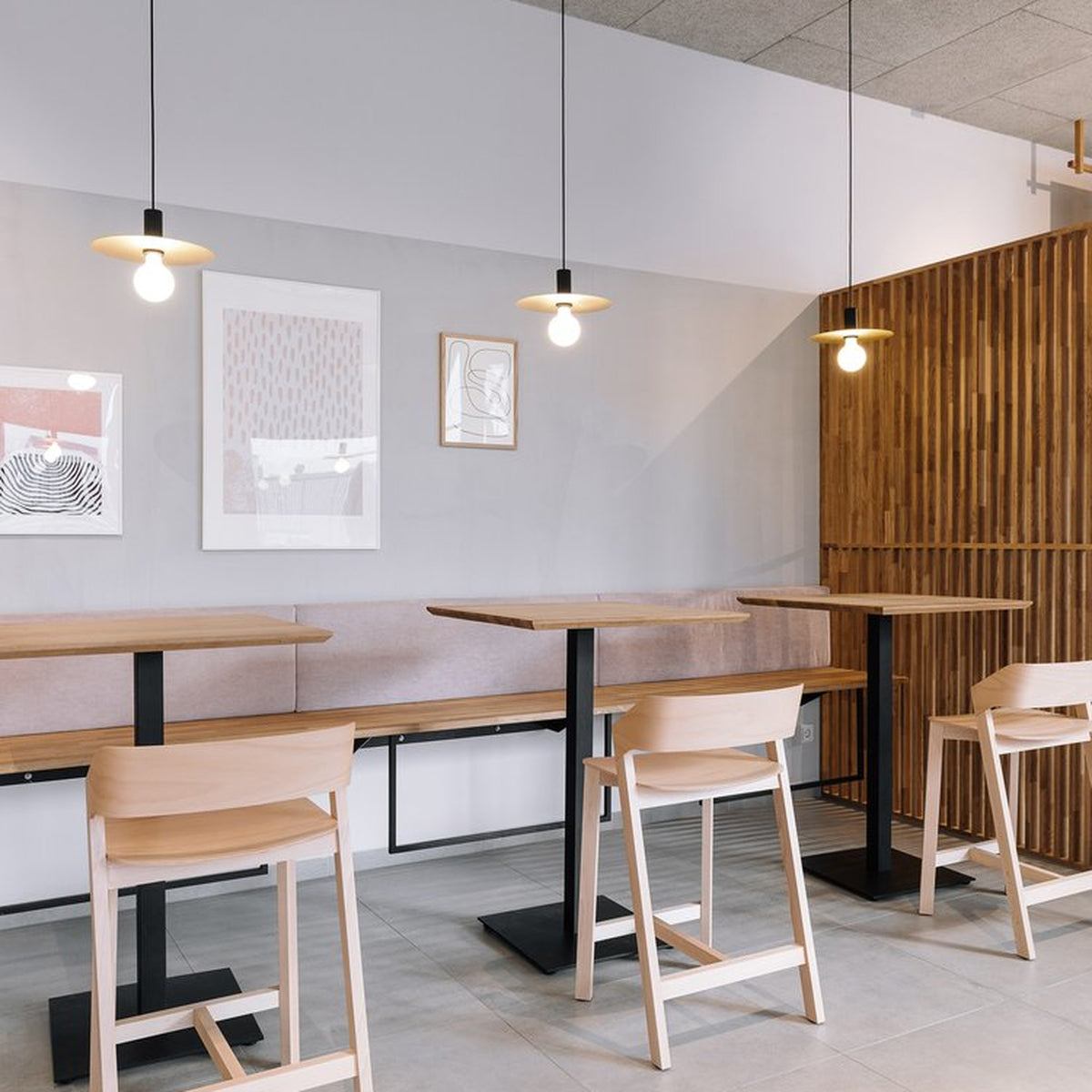 Easy Mix&Fix Bartisch 633 in einem Gastronomieprojekt