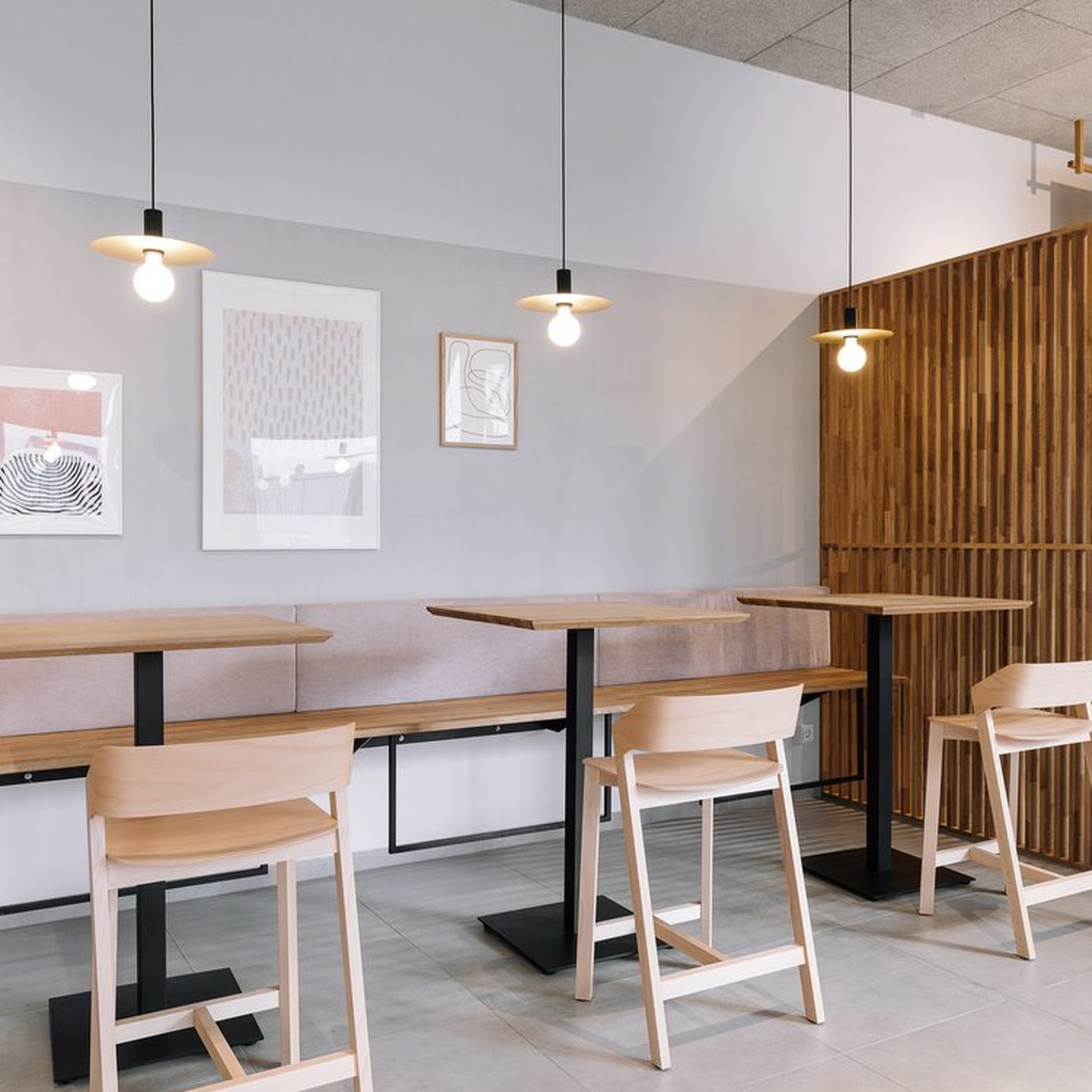 Easy Mix&Fix Bartisch 635 in einem Gastronomieprojekt