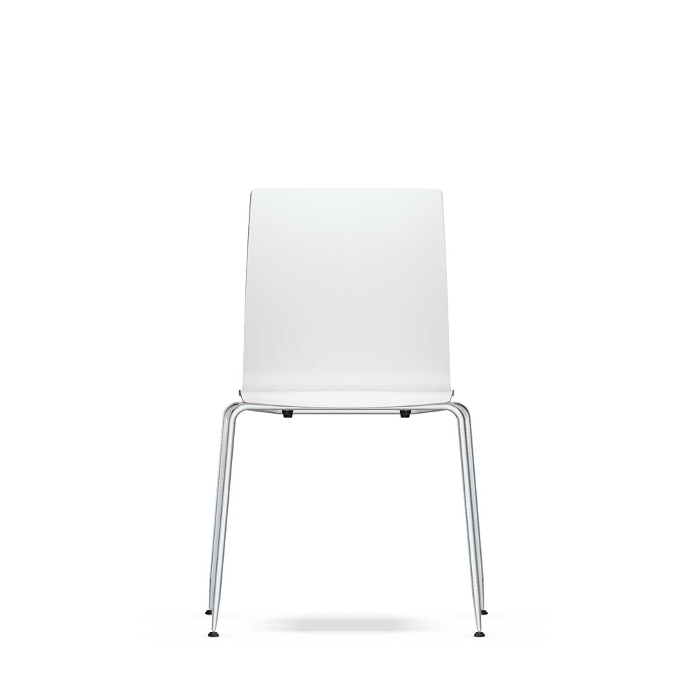meet chair – Mehrzweckstuhl – Weisser Kunststoffstuhl mit metallischem Gestell, frontalansicht, ohne weitere Gegenstände im Hintergrund.