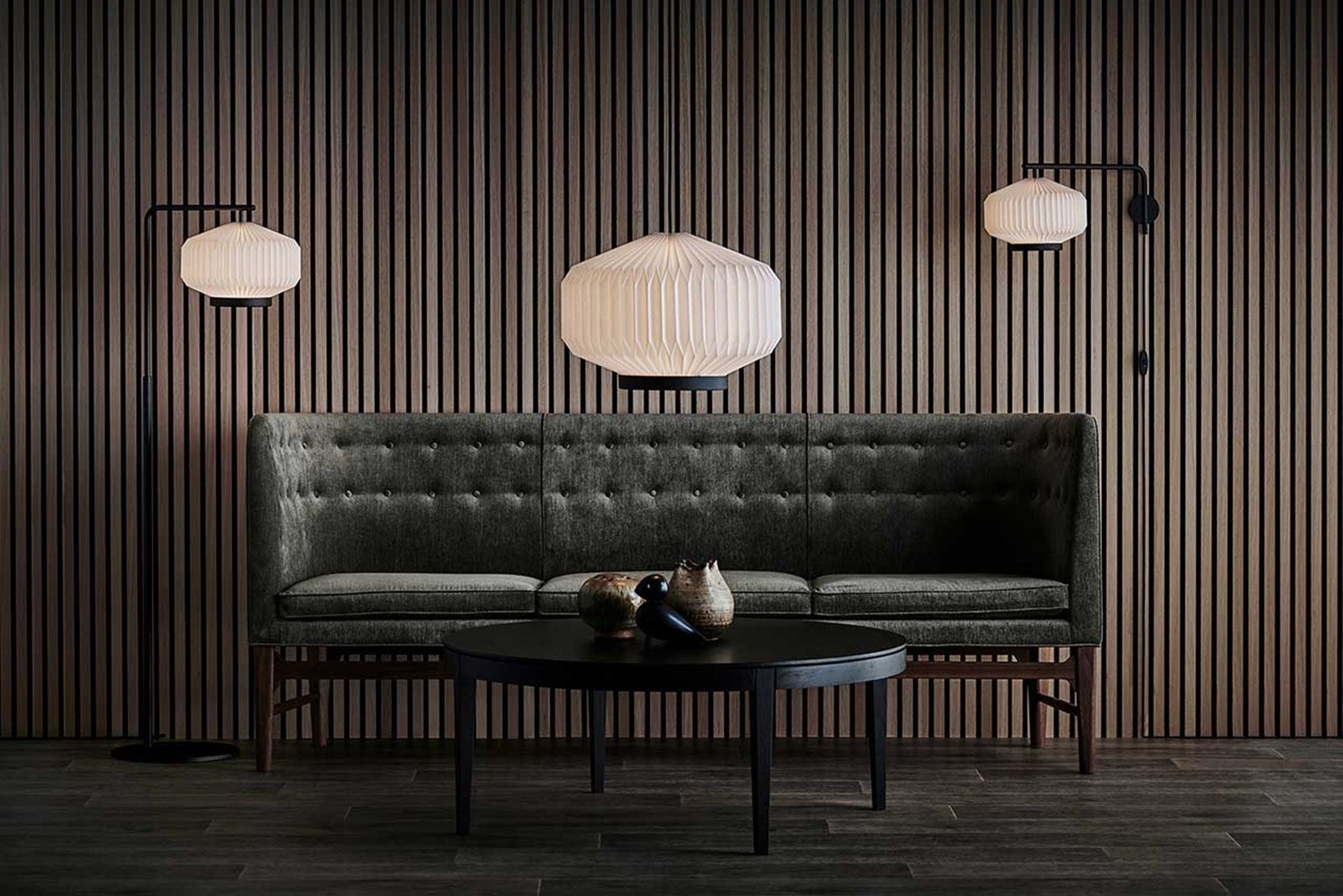 Modell 386 Shibui Stehleuchte von LE KLINT, im Raum