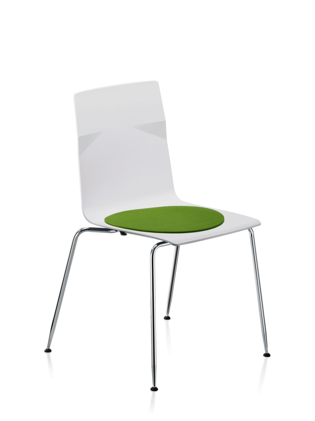 meet chair – Mehrzweckstuhl – Weisser Kunststoffstuhl mit grünem Polster auf der Sitzfläche, verchromtes Gestell, stehende Position.