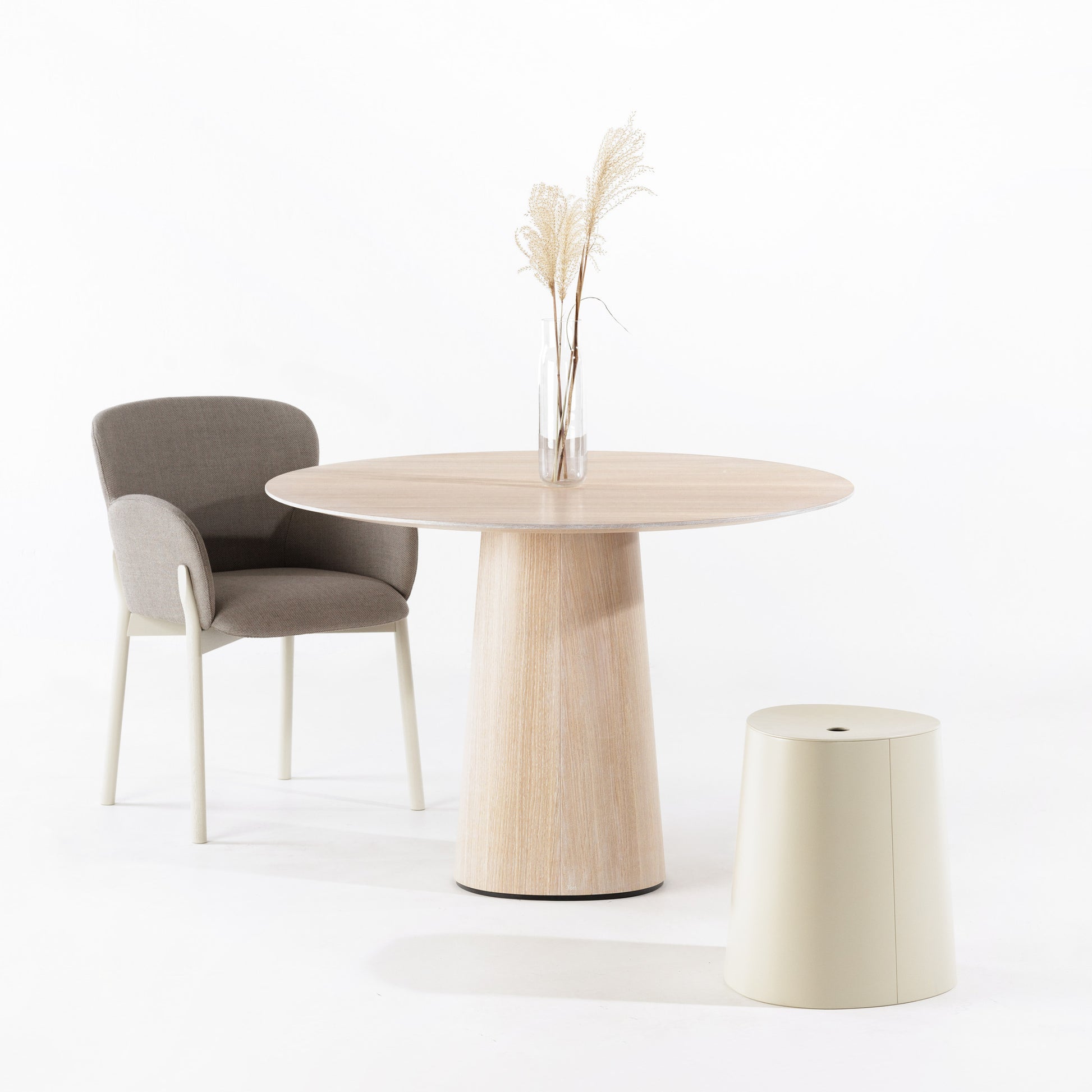 P.O.V. Tisch 461 aus der P.O.V.-Kollektion, im Ensemble
