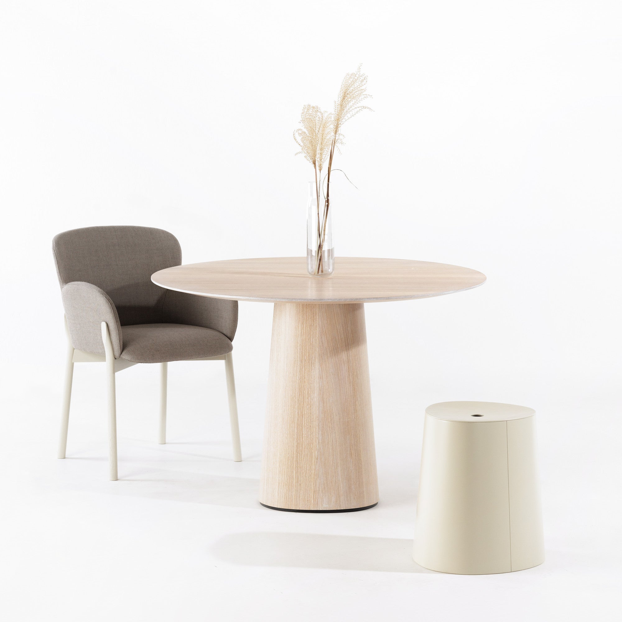 P.O.V. Tisch 461 aus der P.O.V.-Kollektion, im Ensemble