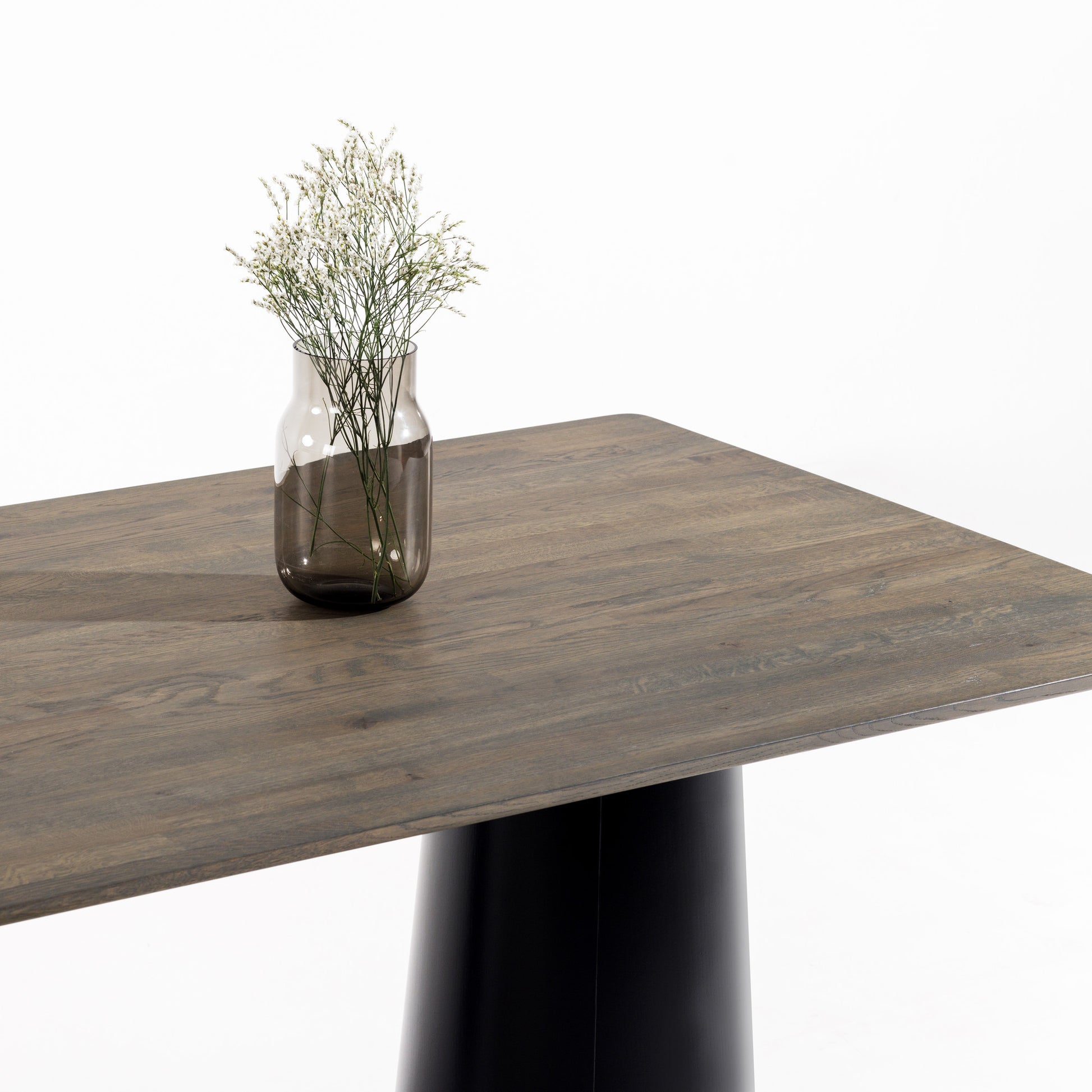 P.O.V. Tisch 464 aus der P.O.V.-Kollektion, im Raum