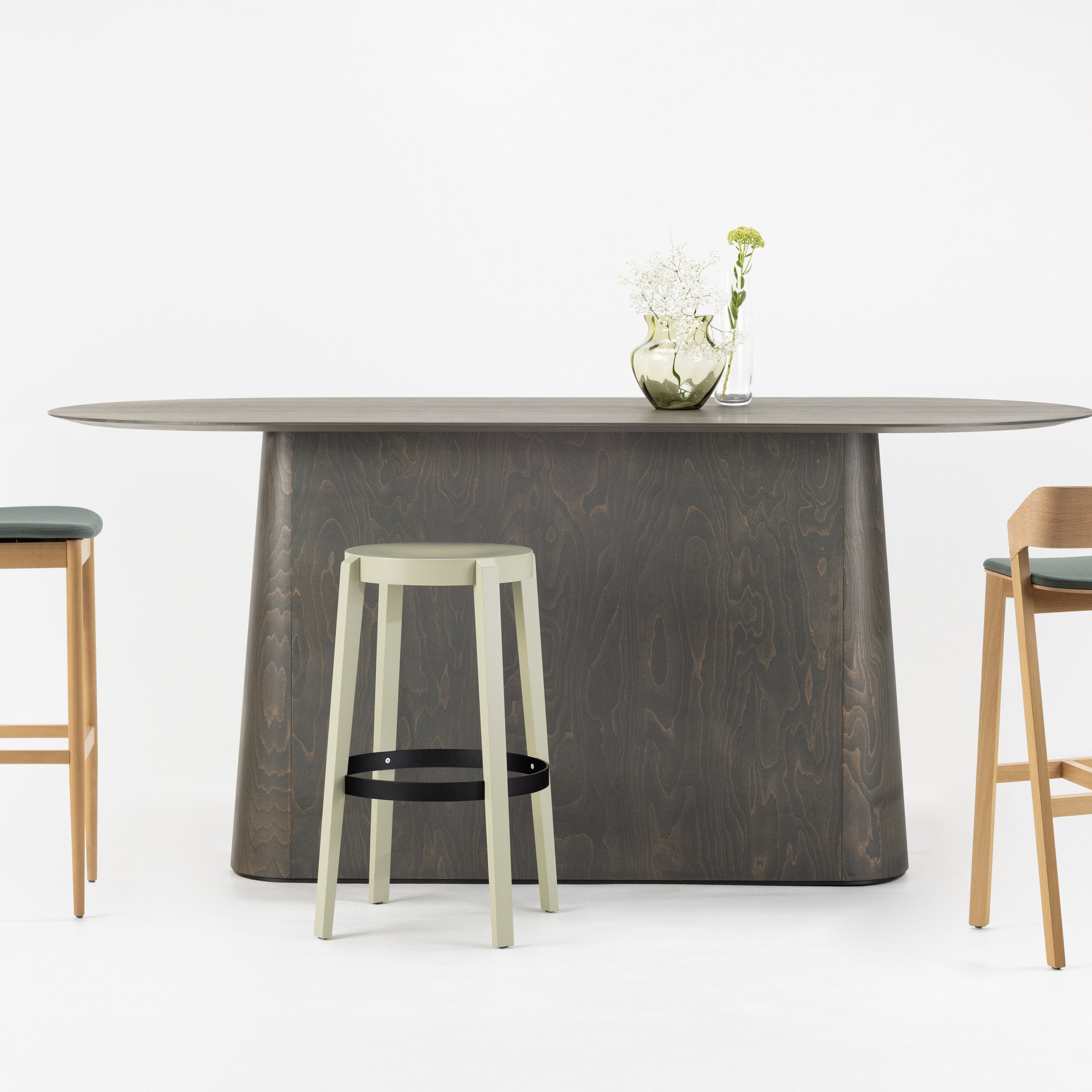P.O.V. Bartisch 468 aus der P.O.V.-Kollektion, im Raum