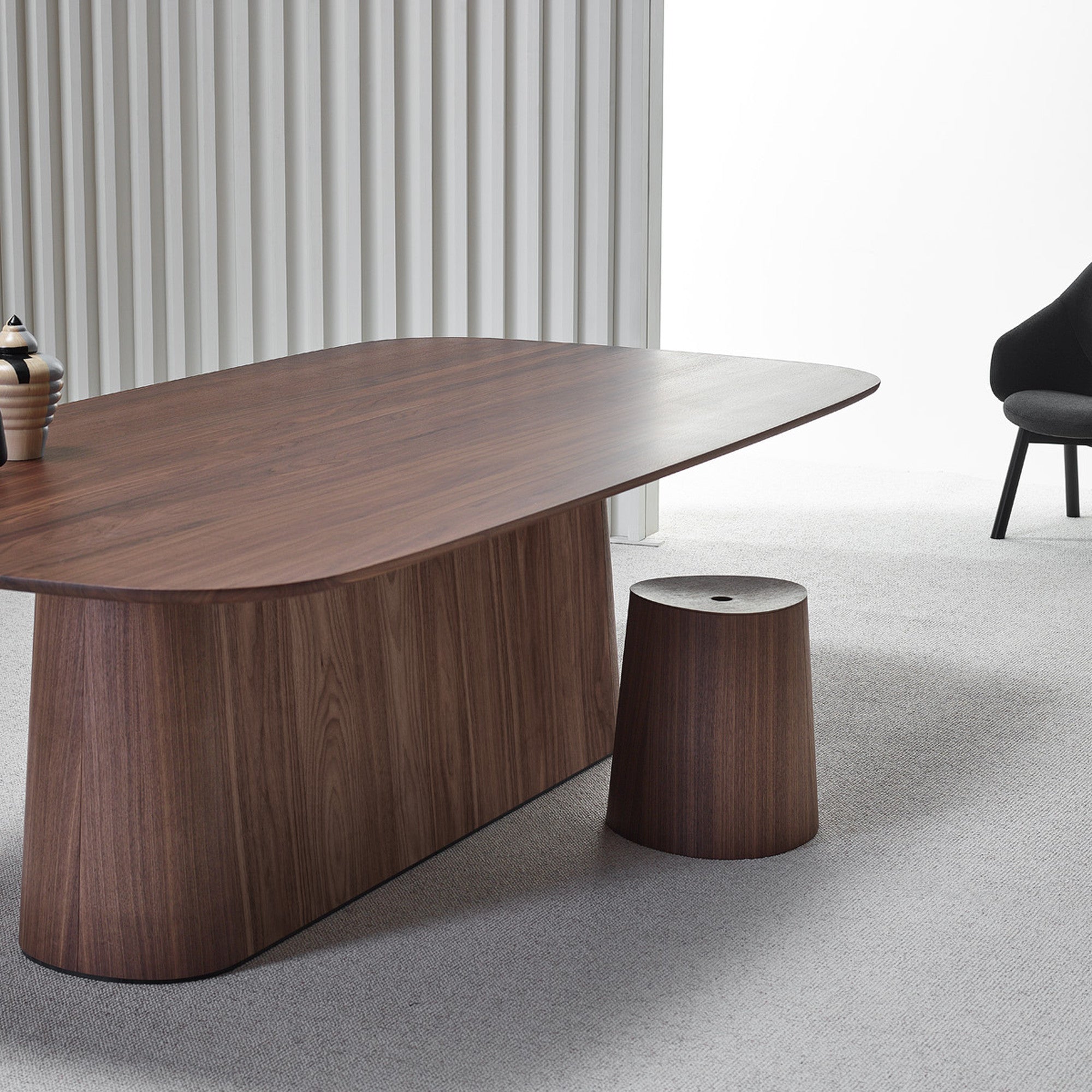 P.O.V. Hocker in Nussbaum