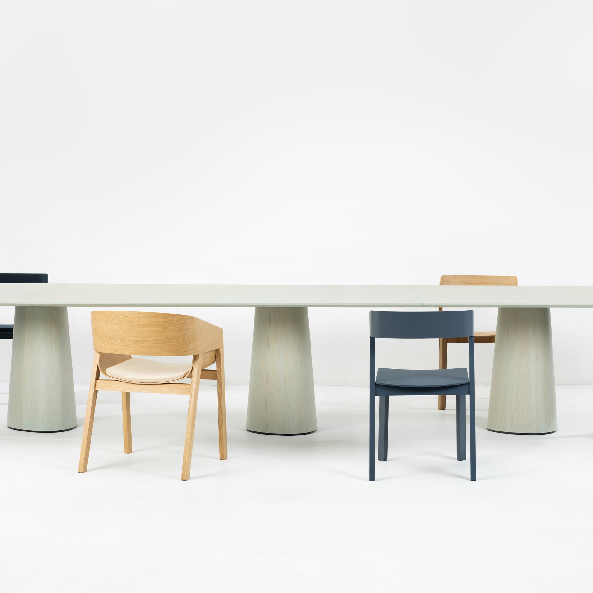 P.O.V. plus Tisch 480 aus der P.O.V. plus-Kollektion, im Ensemble