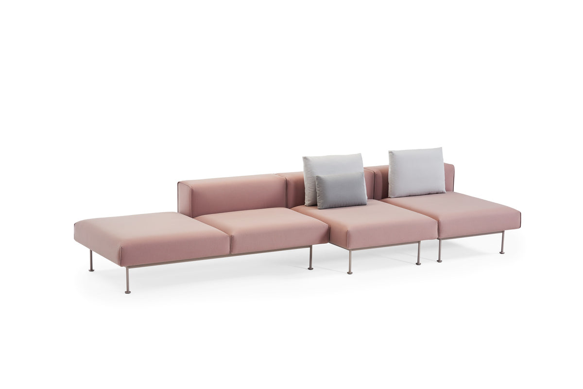 Convert Outdoor Sofa von Prostoria mit offenem Liegeelement. © Prostoria