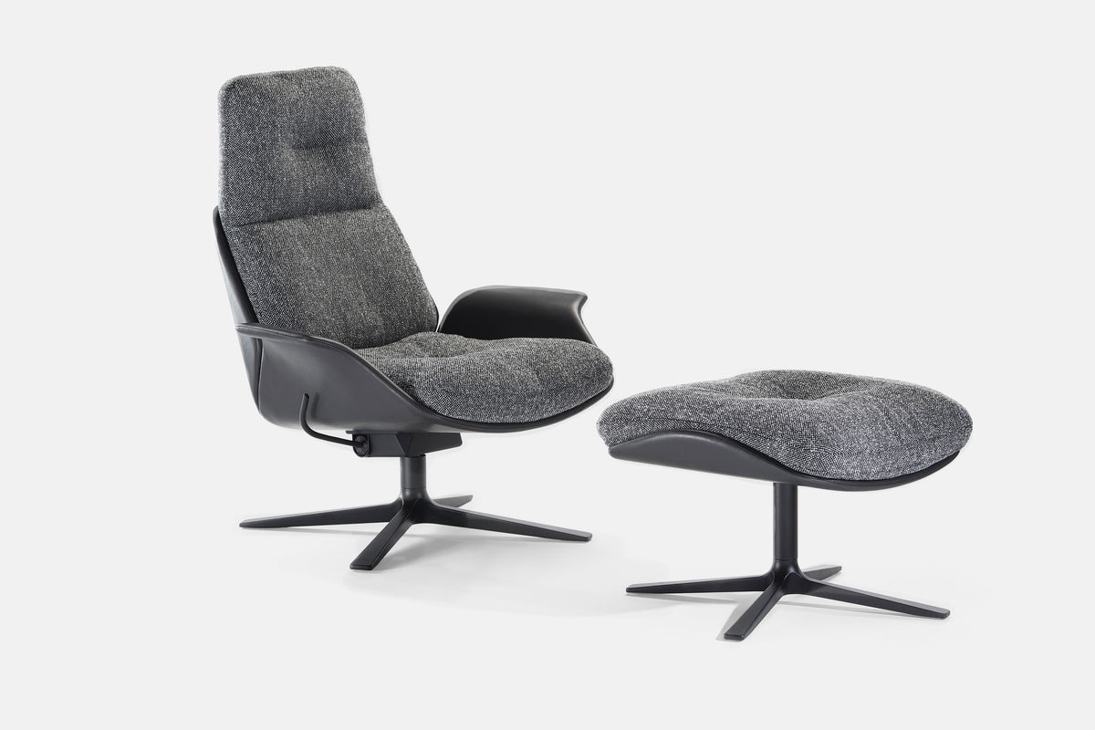Rei Hocker von Prostoria mit dem passenden Loungesessel. © Prostoria