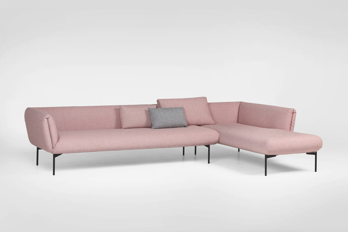 Impression Ecksofa von Prostoria in Rosa mit offenem Abschluss. © Prostoria