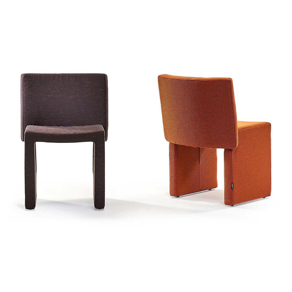 Zwei Sancal Cita Polsterstühle in Aubergine und Orange, Front- und Rückansicht, freigestellt
