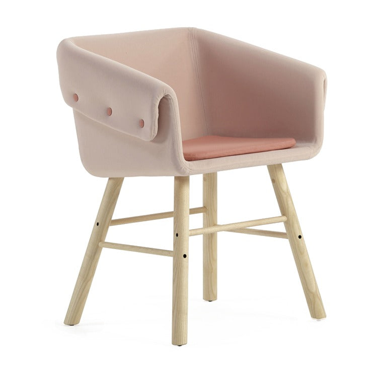 Sancal Collar Stuhl in Rosé mit Beinen aus hellem Holz, Ansicht von schräg vorne