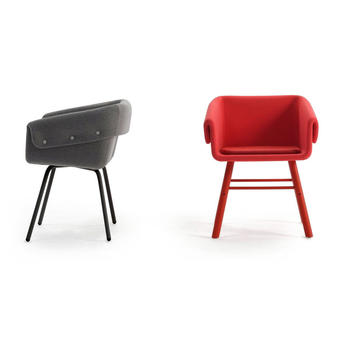 Zwei Sancal Collar Stühle, in Dunkelgrau mit schwarzen Metallbeinen und in Rot mit roten Holzbeinen