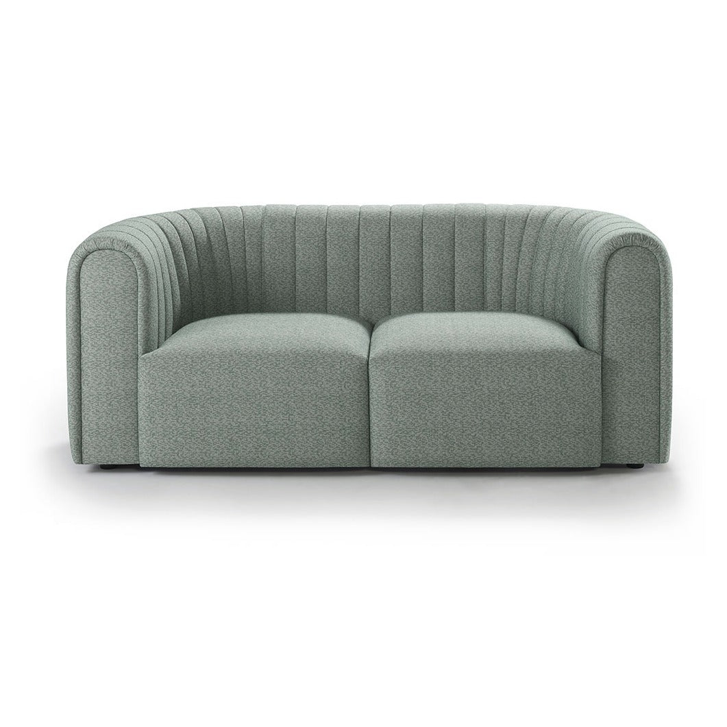 Sancal Core Sofa in Salbeigrün mit zwei Sitzen, Frontansicht
