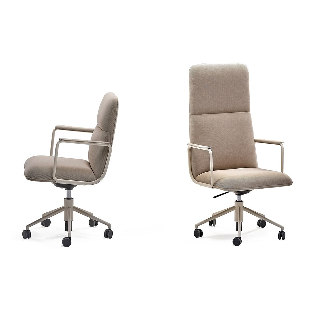 Zwei Sancal Elle Konferenzstühle in Beige mit Armlehnen und Rollen, niedrige und hohe Rückenlehne