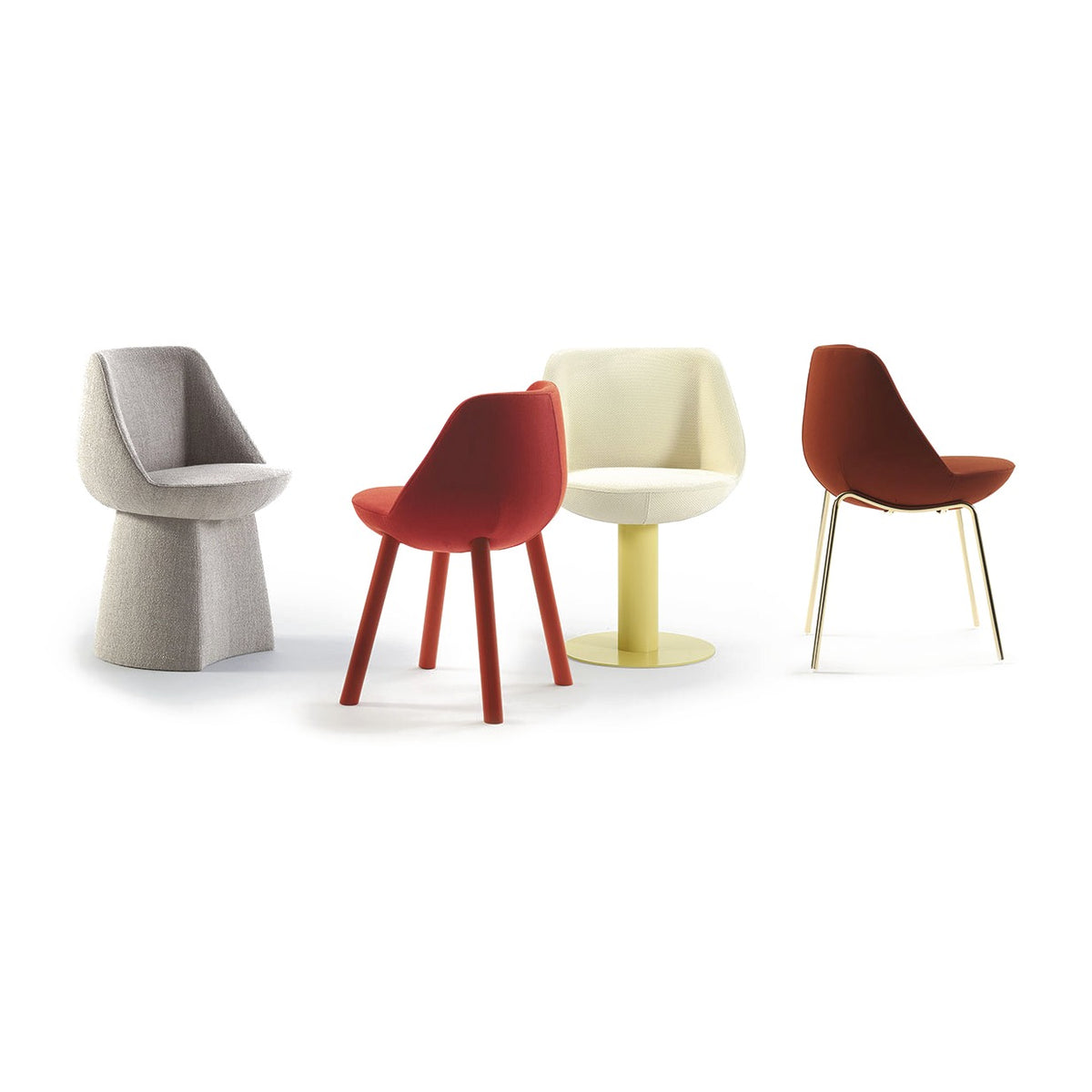 Vier Sancal Magnum Stühle mit gepolstertem Sockel, Holzbeinen, Mittelfuss und Metallbeinen