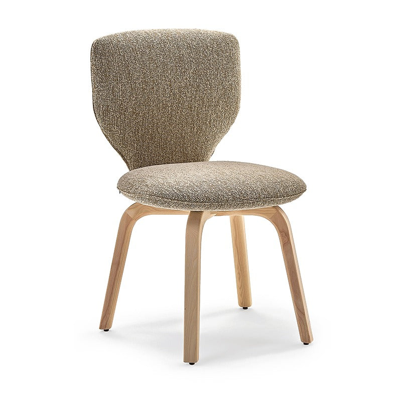 Sancal Planta Stuhl ohne Armlehnen mit strukturiertem Bezug in Beige auf Holzbeinen, Ansicht von schräg vorne