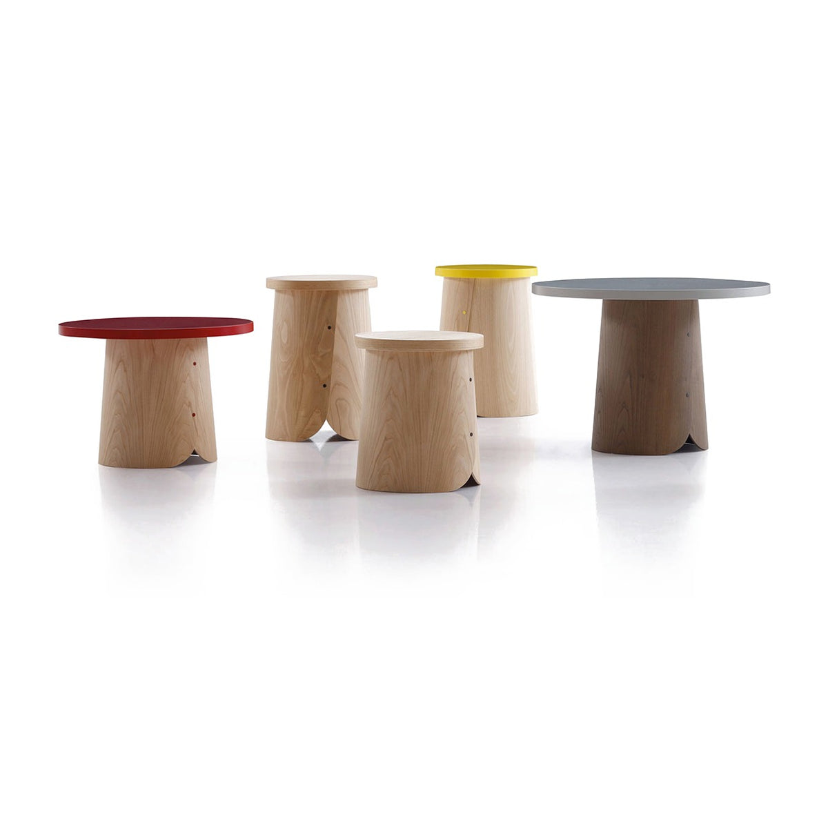 Sancal Tab Hocker und Beistelltische in verschiedenen Grössen mit Platten in Natur, Rot, Gelb und Grau