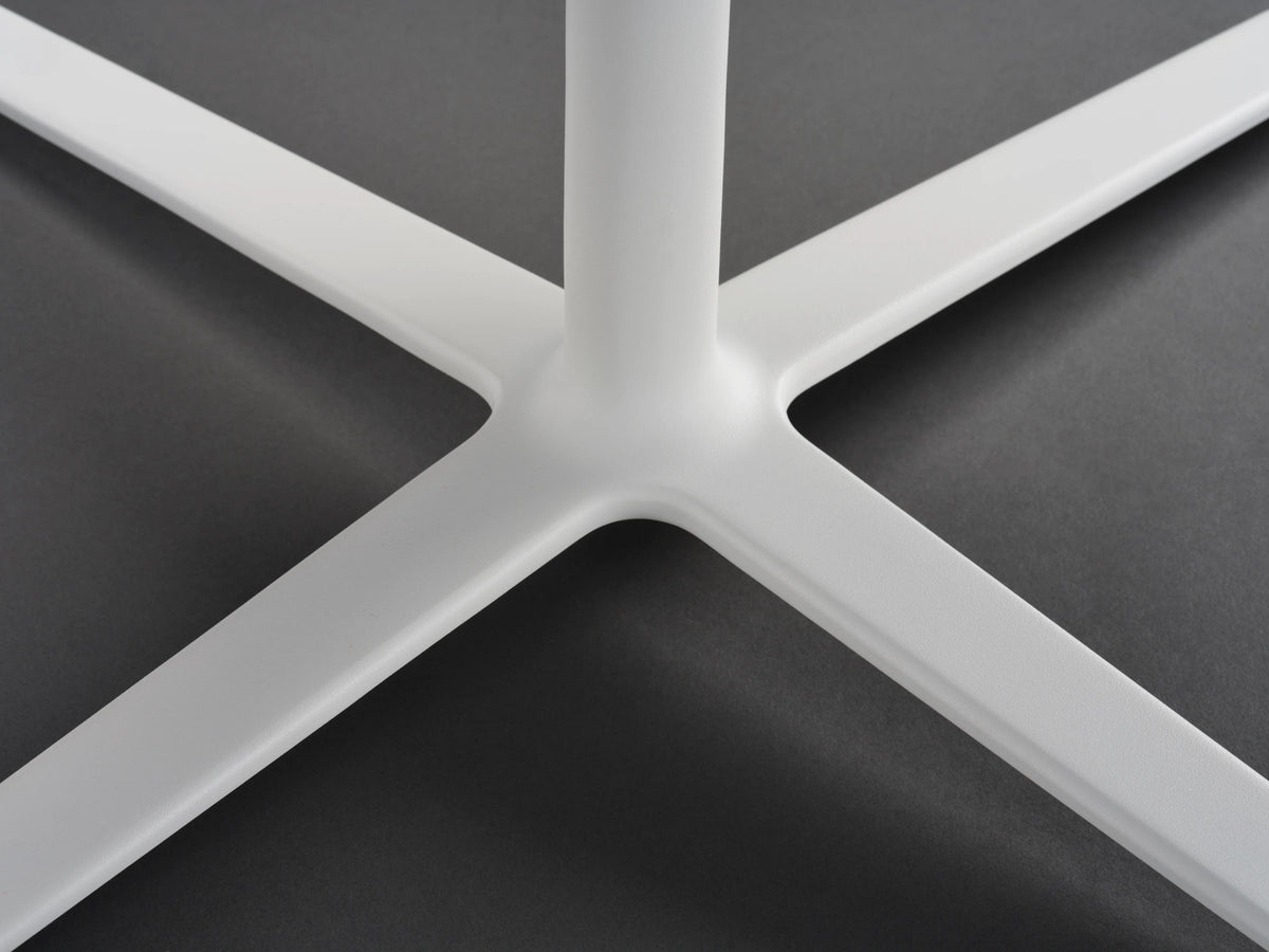 on spot cosy von Sedus, Detail des 4-Stern-Aluminiumfusses in Weiss.